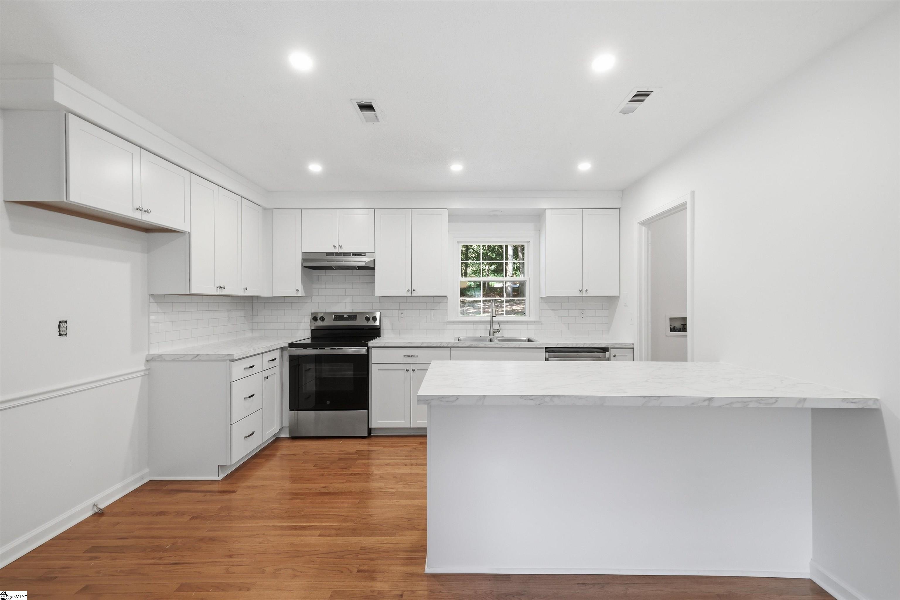 423 Indian Trail Taylors, SC 29687