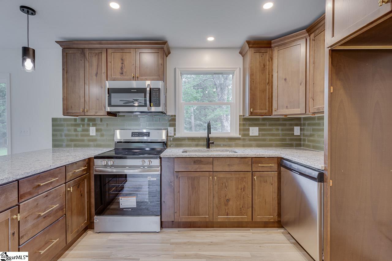110 Charlton Circle Easley, SC 29642