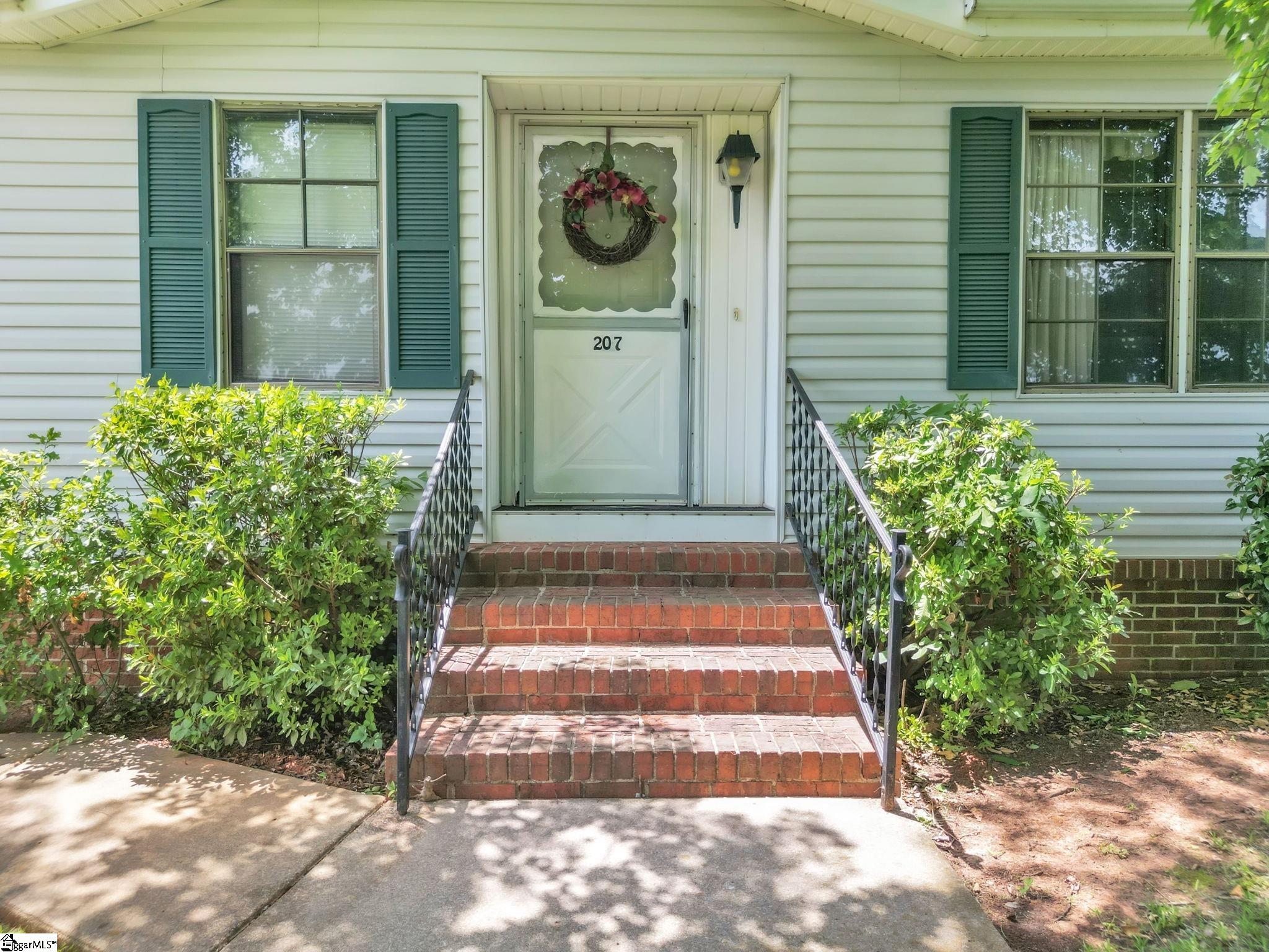 207 Wallace Drive Easley, SC 29640