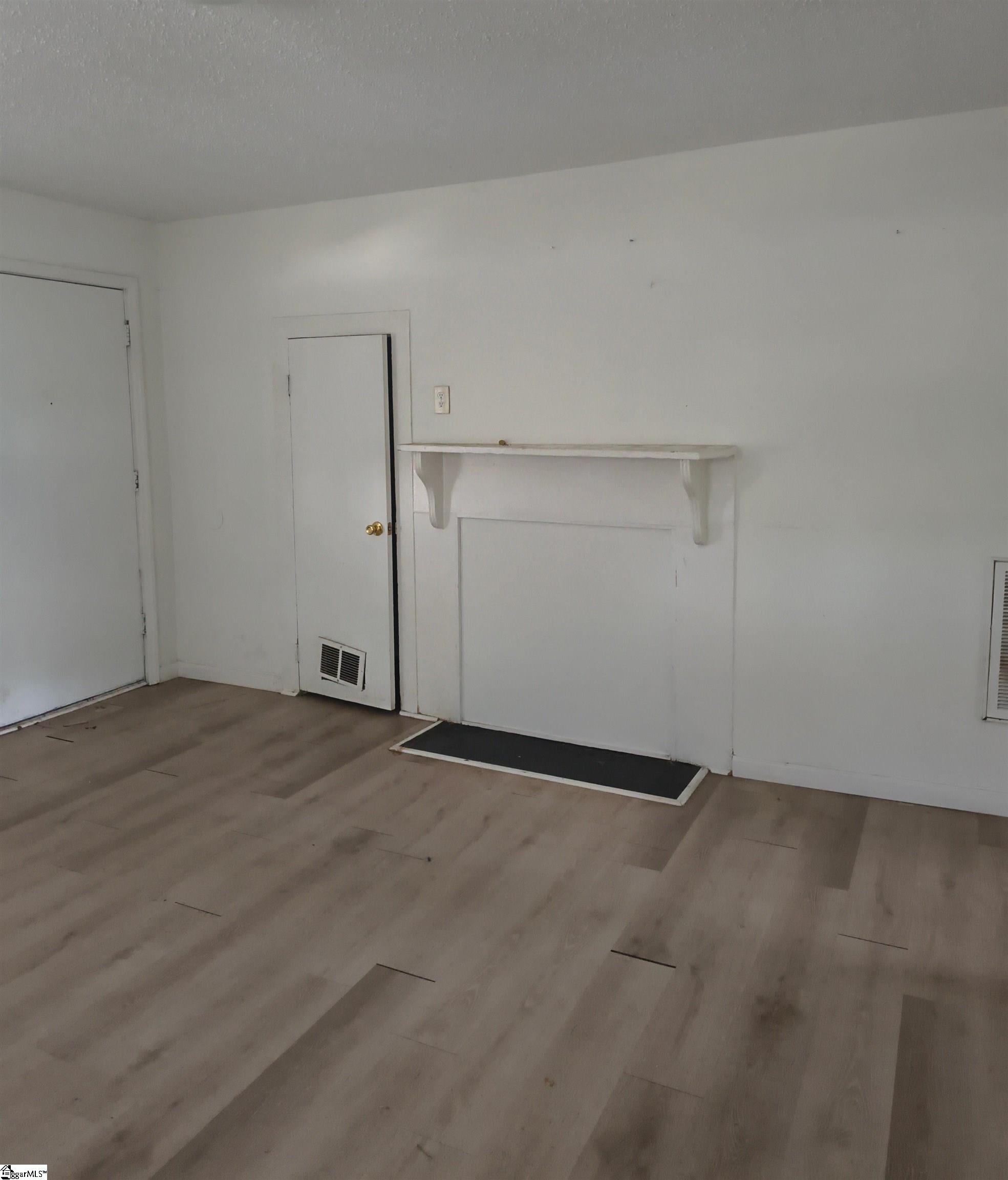 23 6th Avenue Greenville, SC 29609
