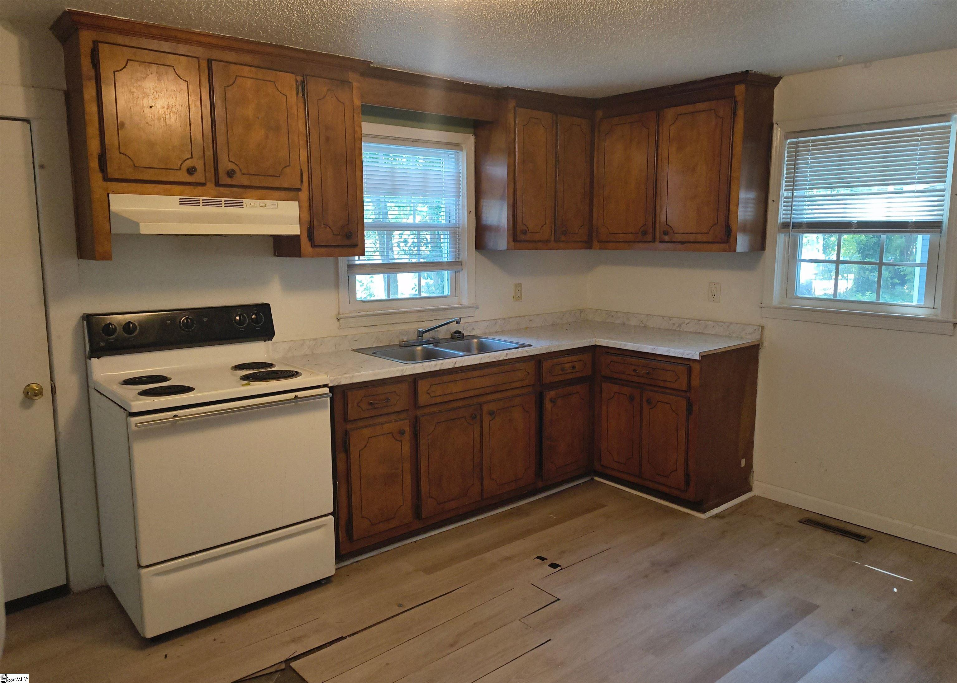 23 6th Avenue Greenville, SC 29609