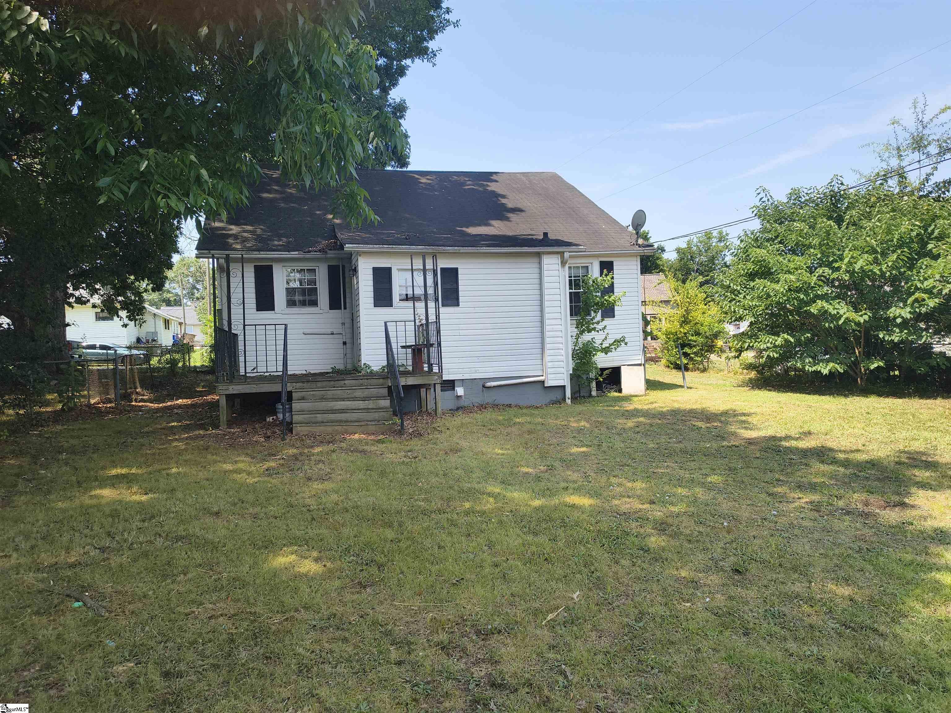 23 6th Avenue Greenville, SC 29609