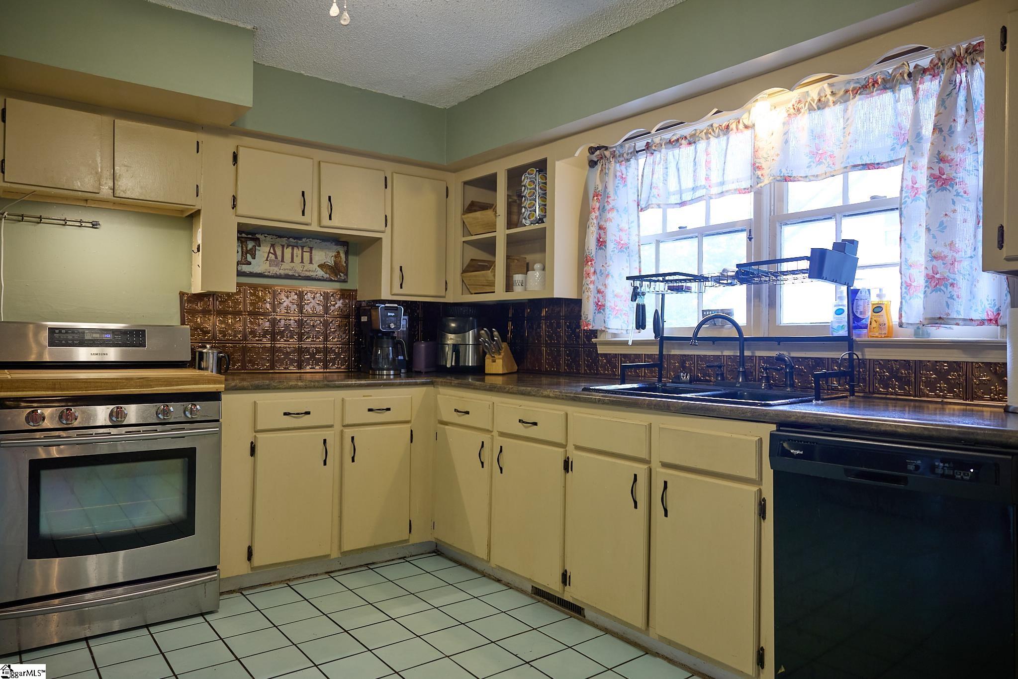 406 S 2nd Street Easley, SC 29640