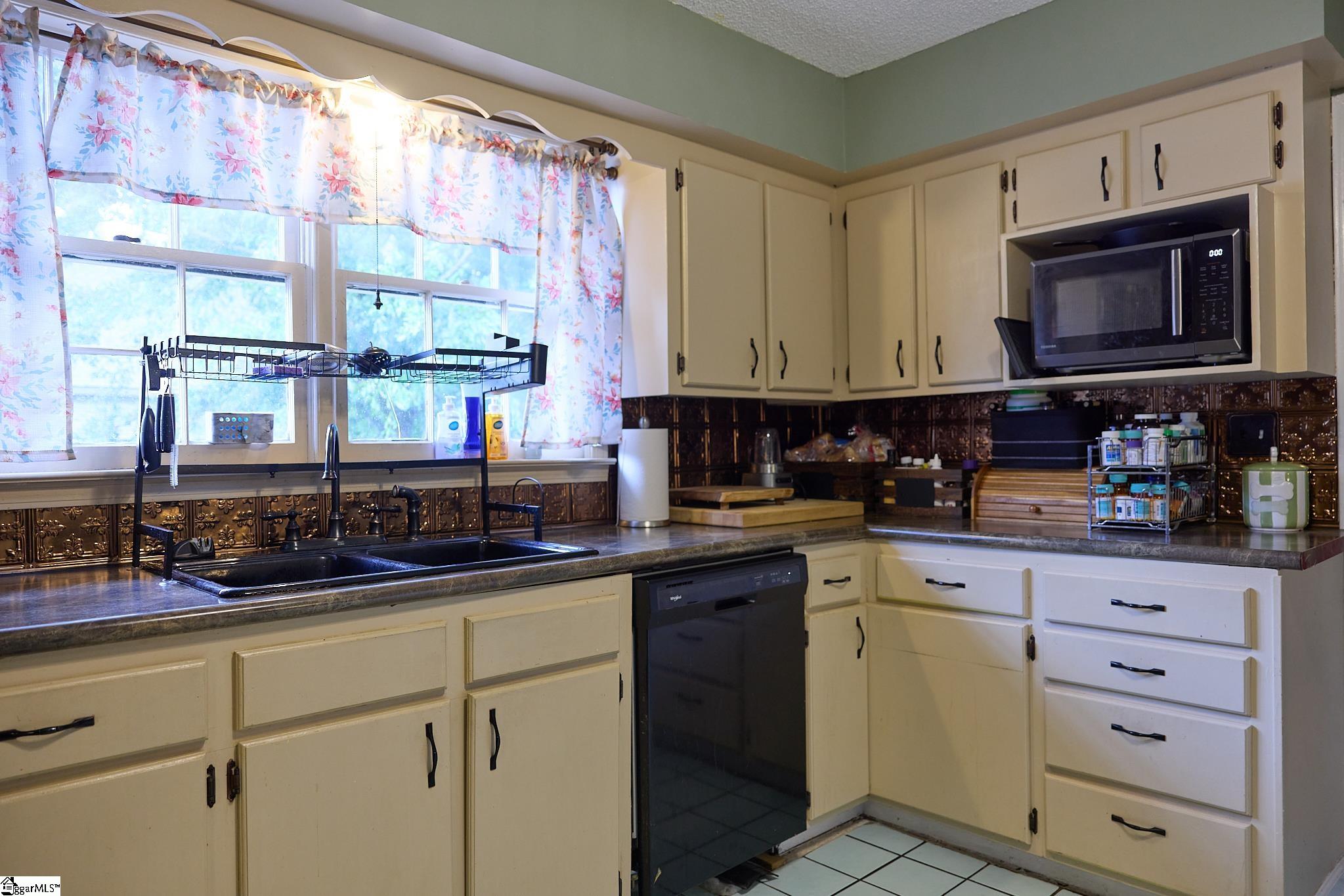406 S 2nd Street Easley, SC 29640
