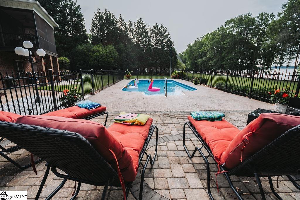 6 Lanshore Court Taylors, SC 29687