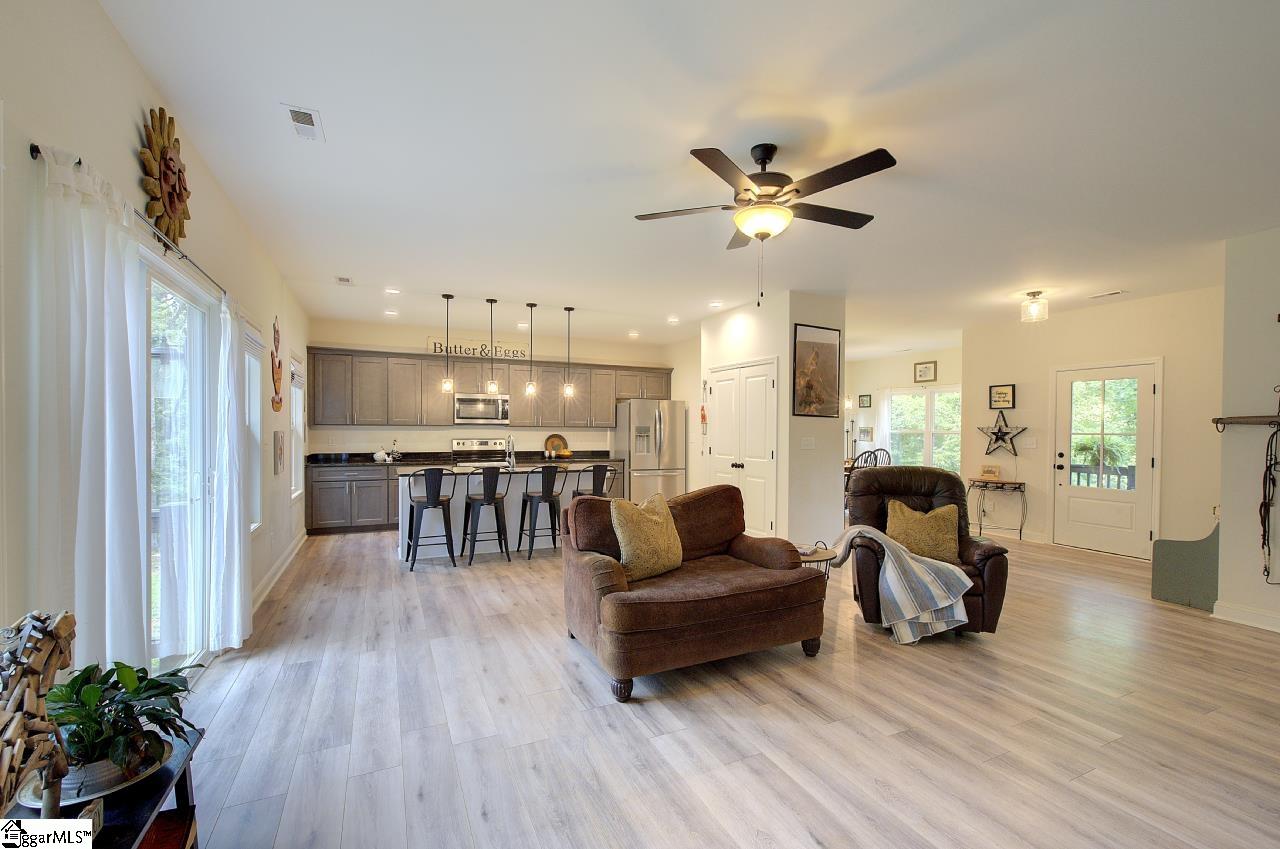 54 Lakeview Road Fountain Inn, SC 29644