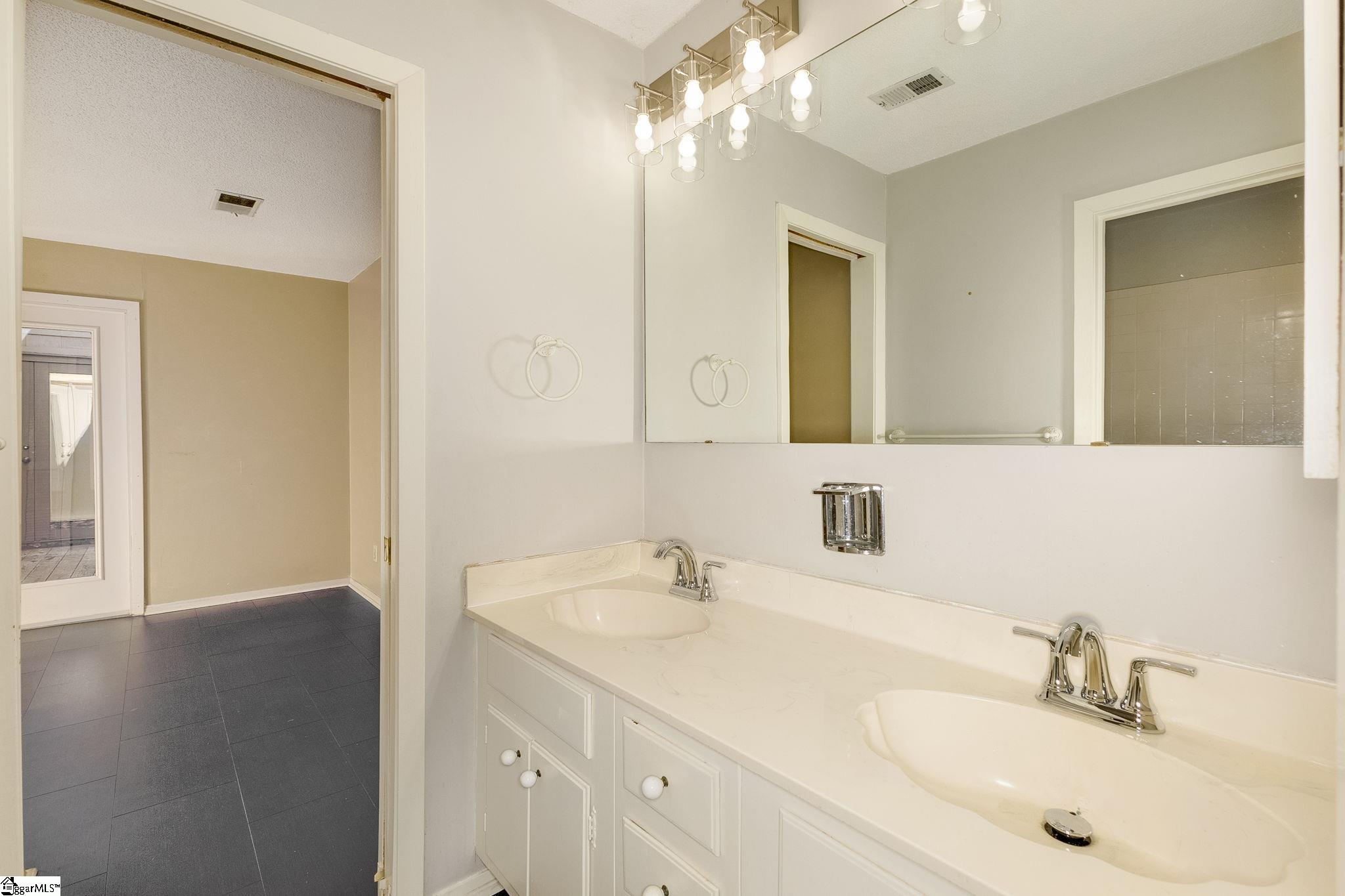 125 Inglewood Way Greenville, SC 29615