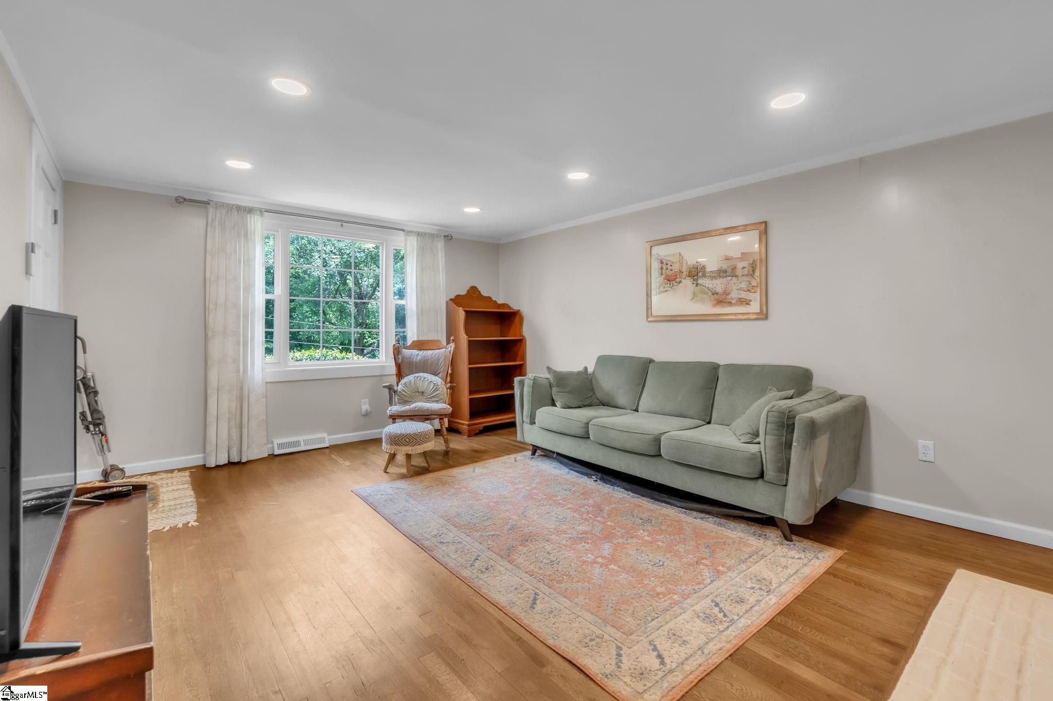 5 Jones Circle Greenville, SC 29617