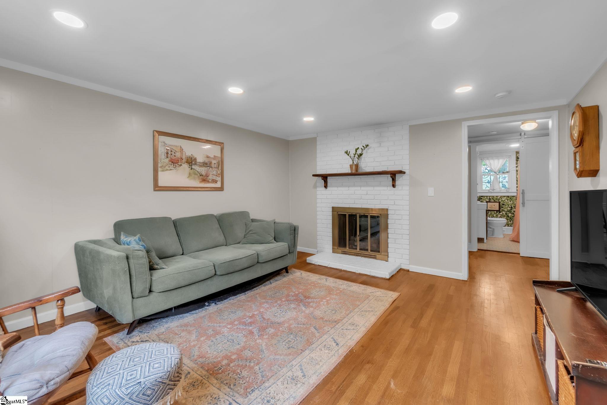 5 Jones Circle Greenville, SC 29617