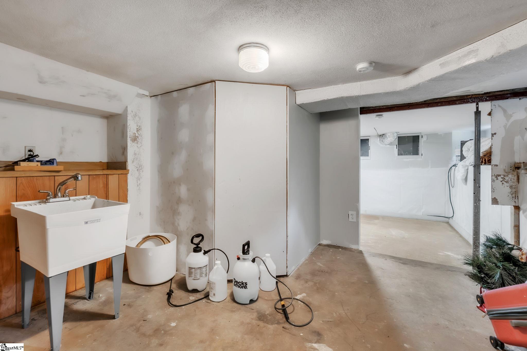 5 Jones Circle Greenville, SC 29617