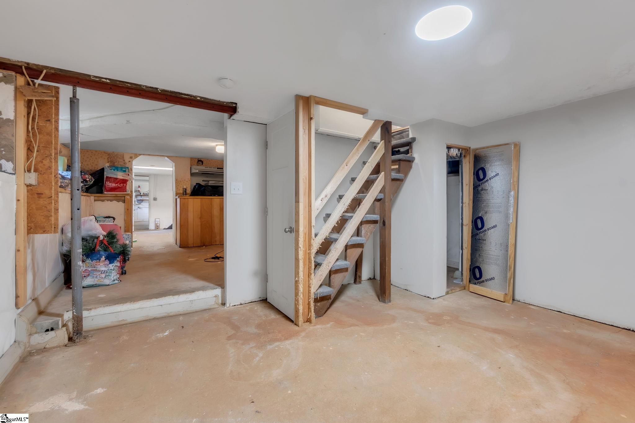 5 Jones Circle Greenville, SC 29617