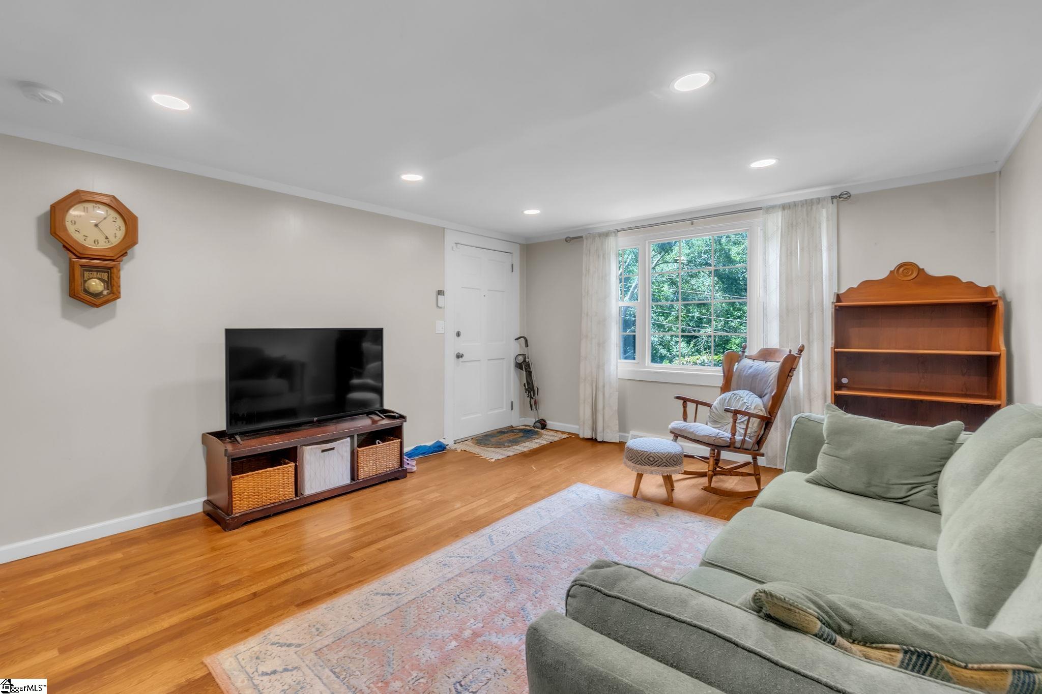 5 Jones Circle Greenville, SC 29617