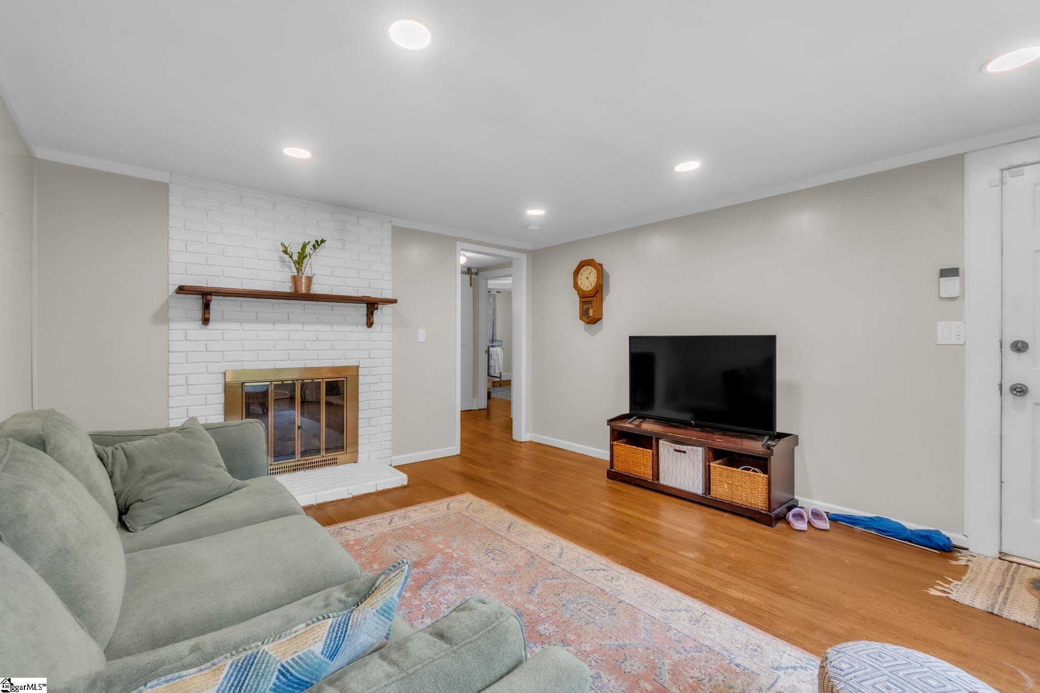 5 Jones Circle Greenville, SC 29617