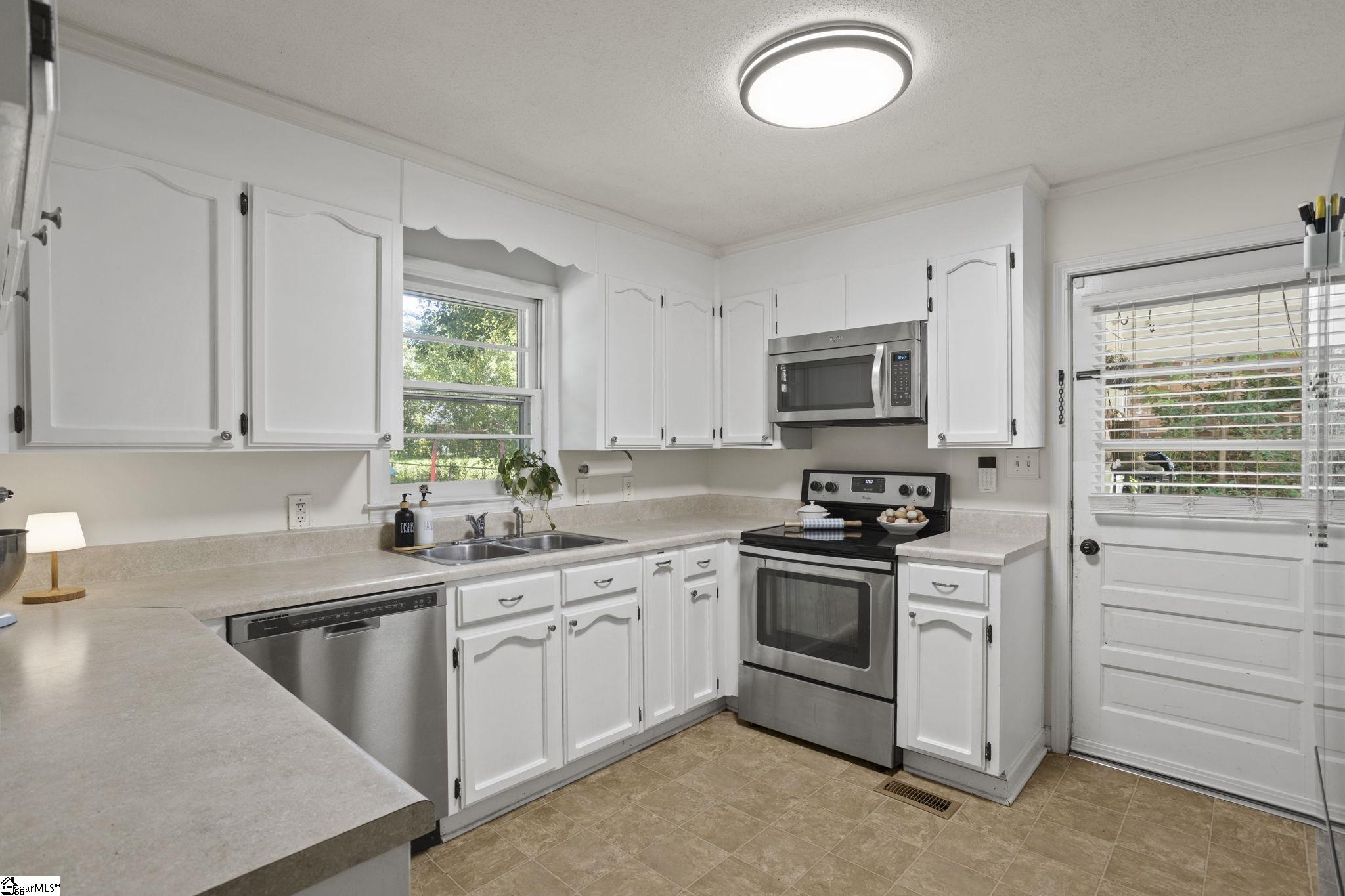 113 Forestdale Drive Taylors, SC 29687