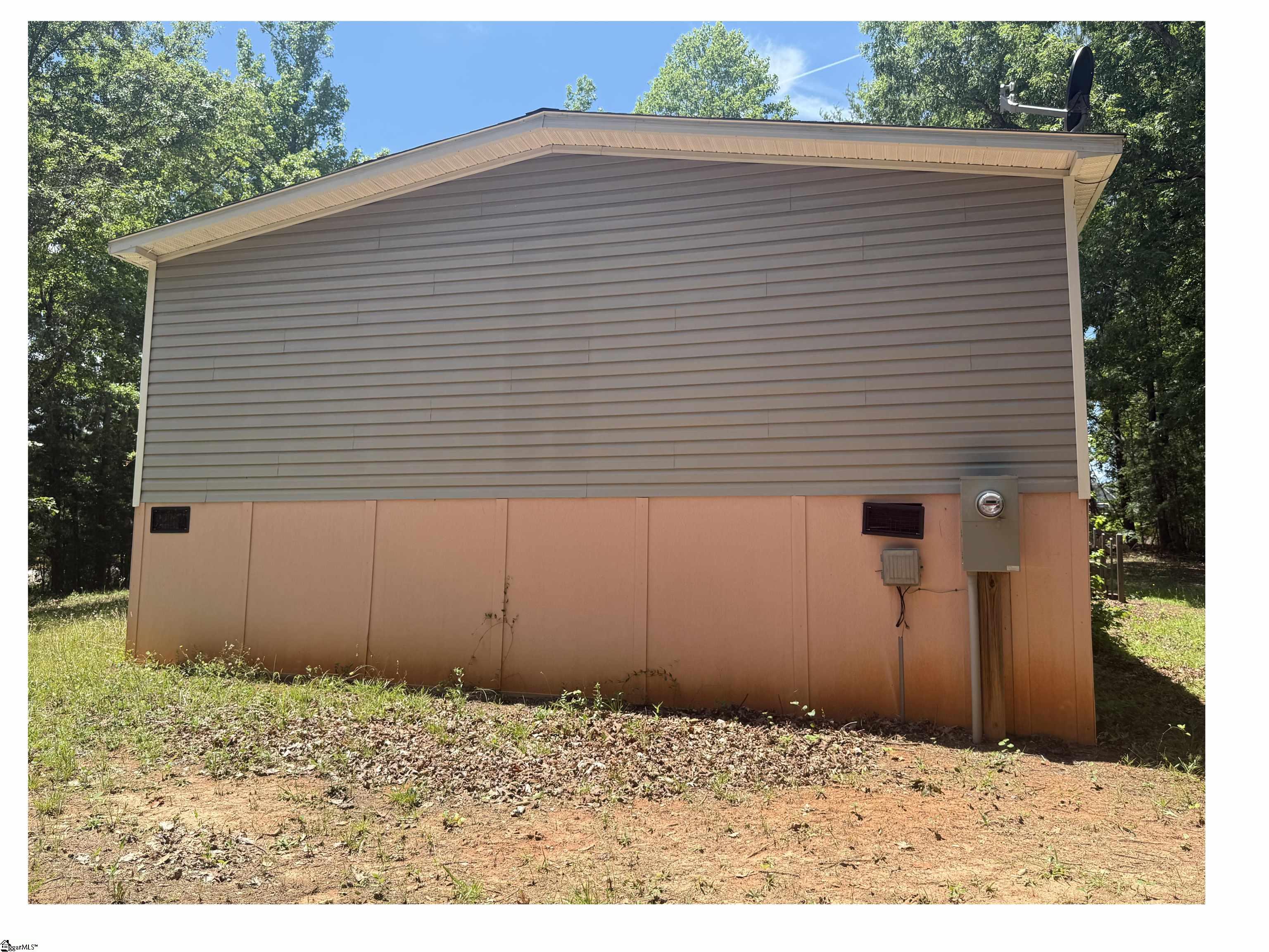 680 Peanut Road Woodruff, SC 29388-8338