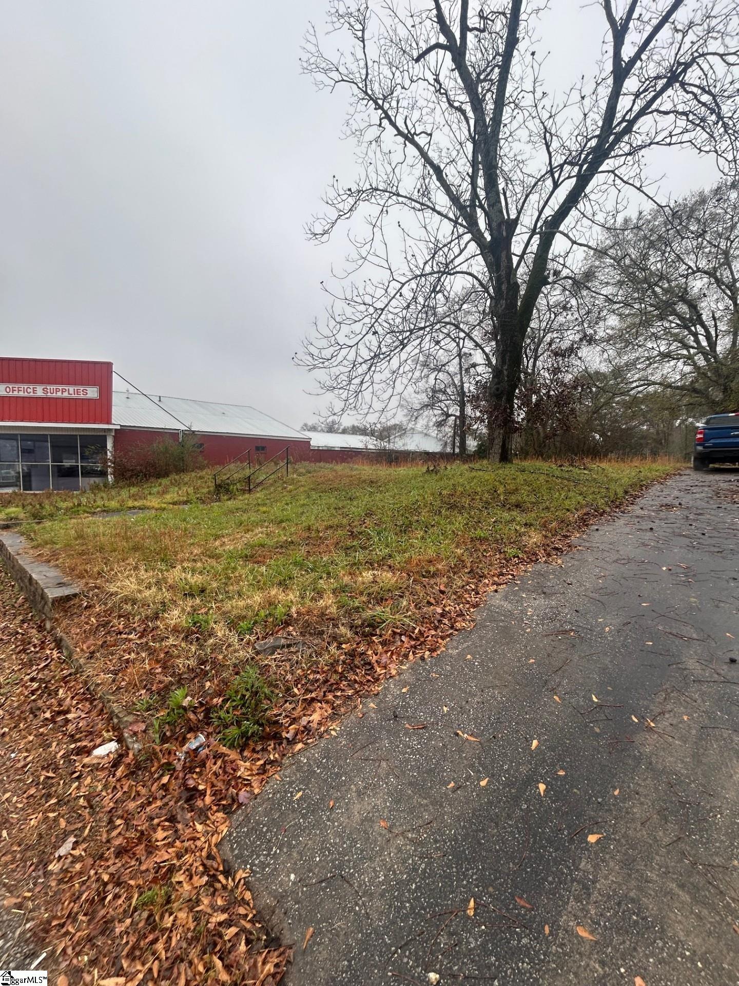 669 N Harper Street Laurens, SC 29360