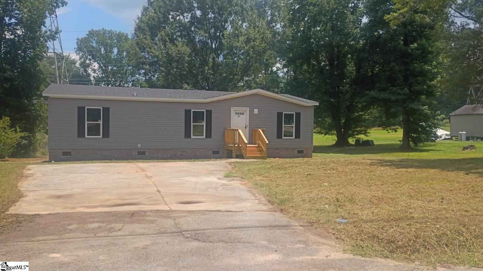 211 Woodland Circle Spartanburg, SC 29372