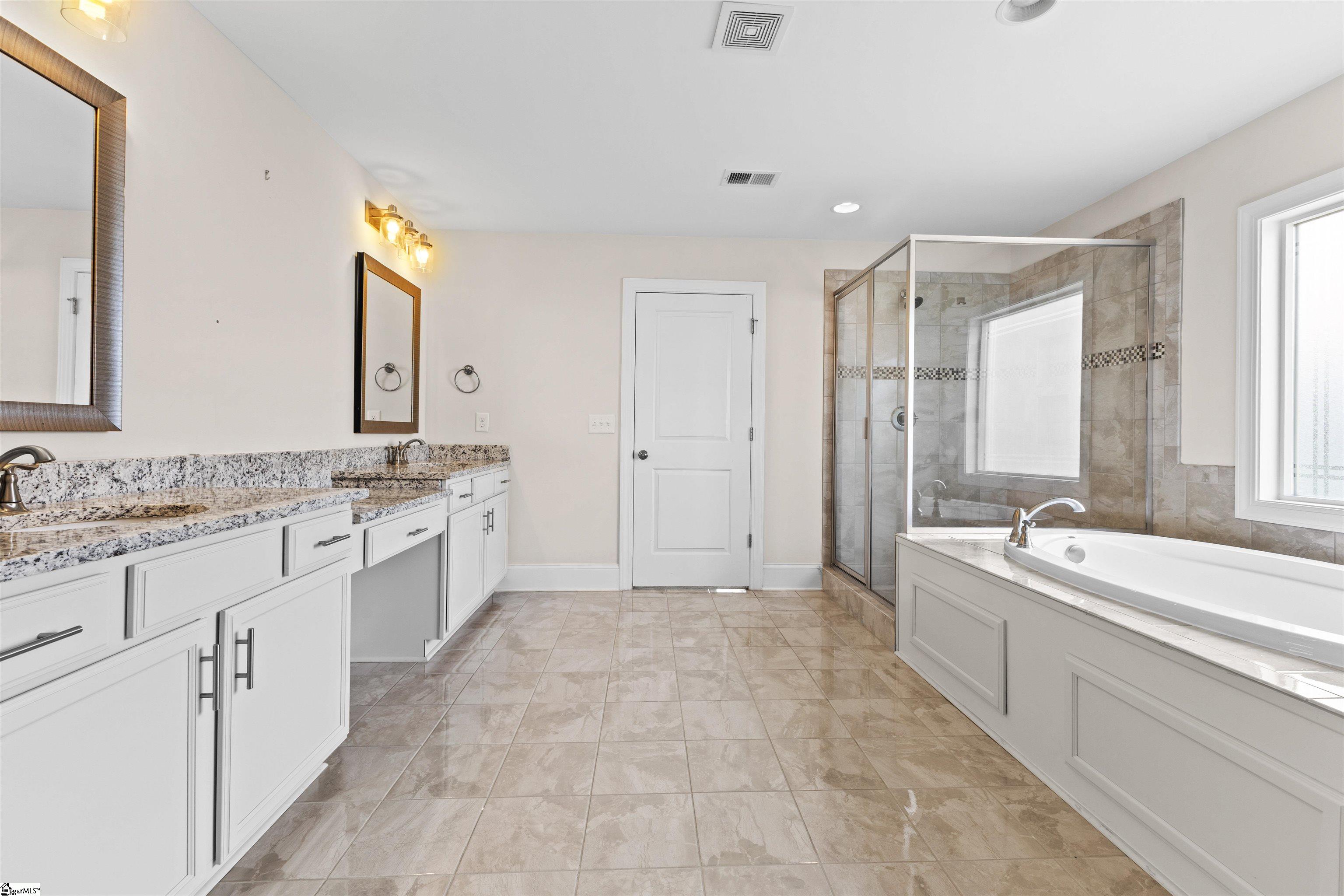 5 Lakeway Place Simpsonville, SC 29681