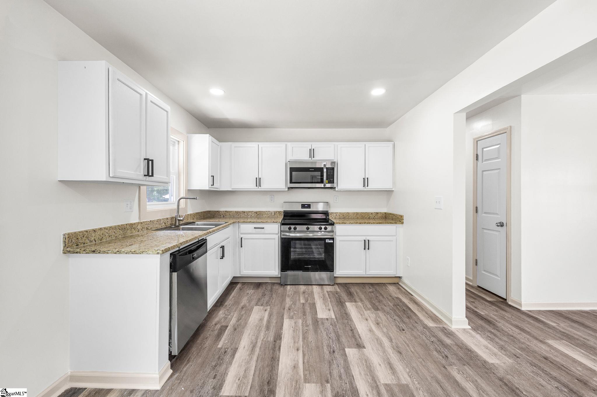33 Dunlap Drive Greenville, SC 29605
