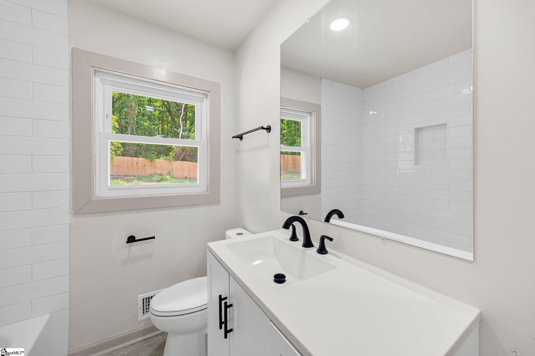 33 Dunlap Drive Greenville, SC 29605