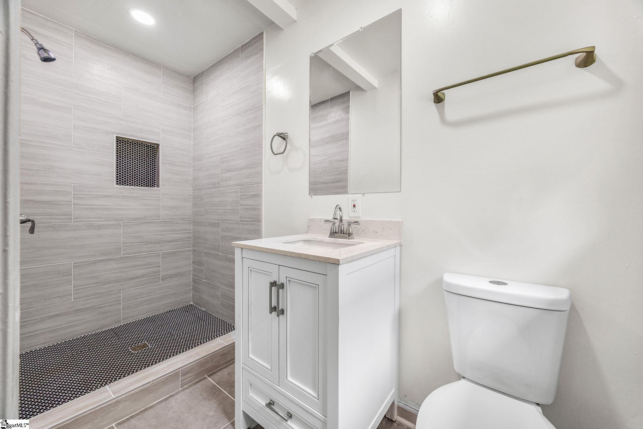 33 Dunlap Drive Greenville, SC 29605