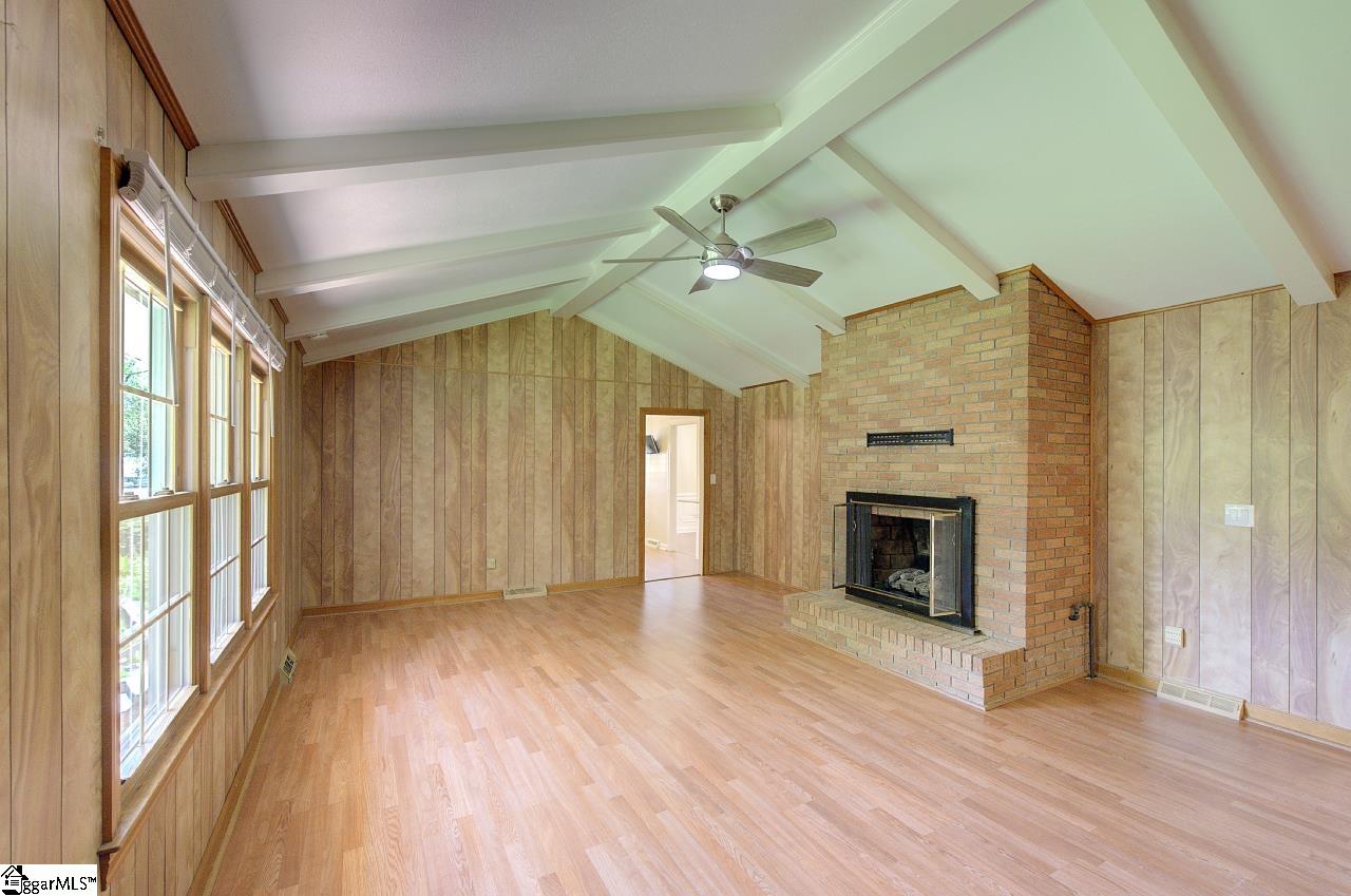 202 Ridgecrest Court Simpsonville, SC 29680