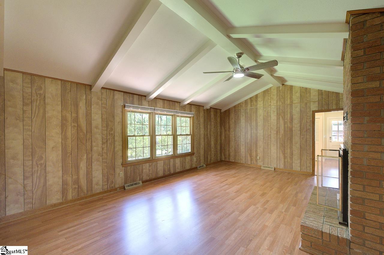 202 Ridgecrest Court Simpsonville, SC 29680