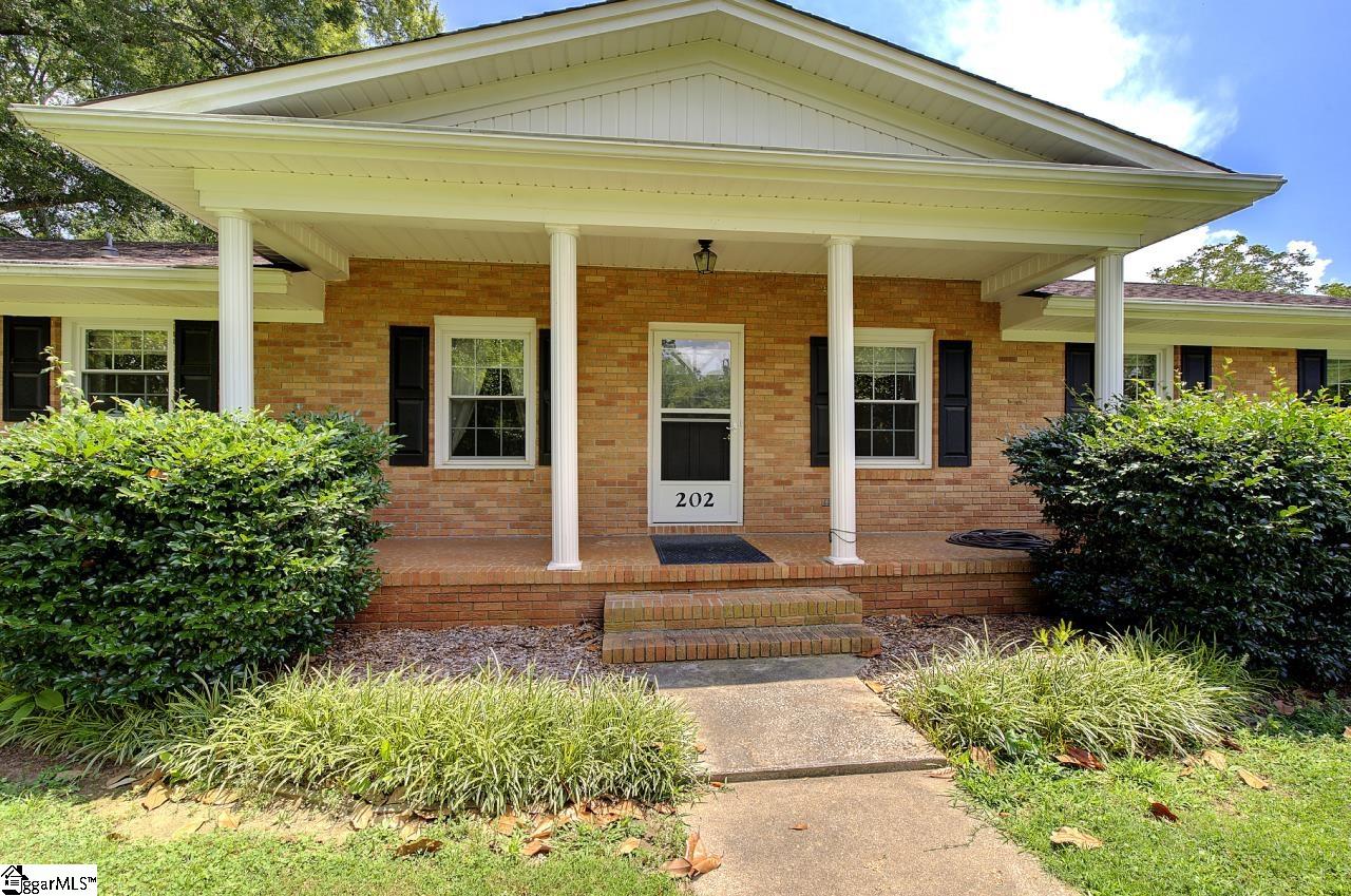 202 Ridgecrest Court Simpsonville, SC 29680