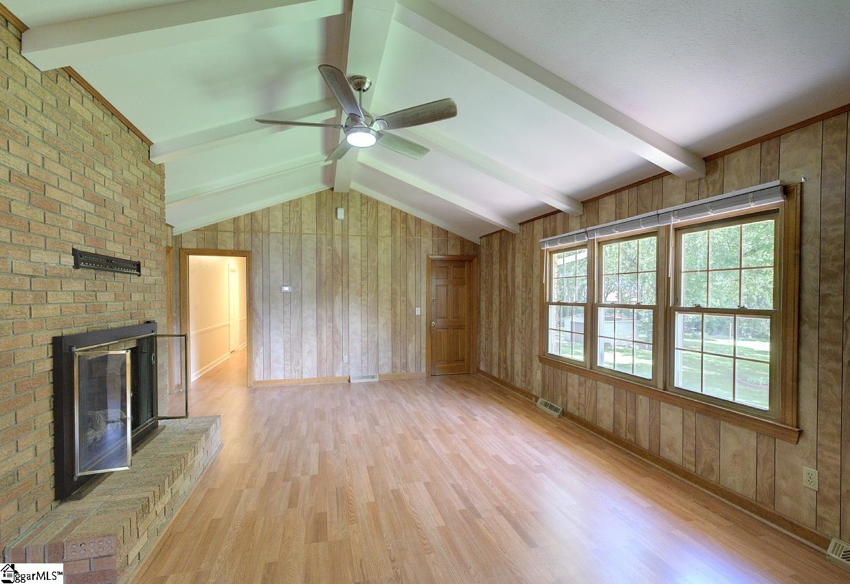 202 Ridgecrest Court Simpsonville, SC 29680