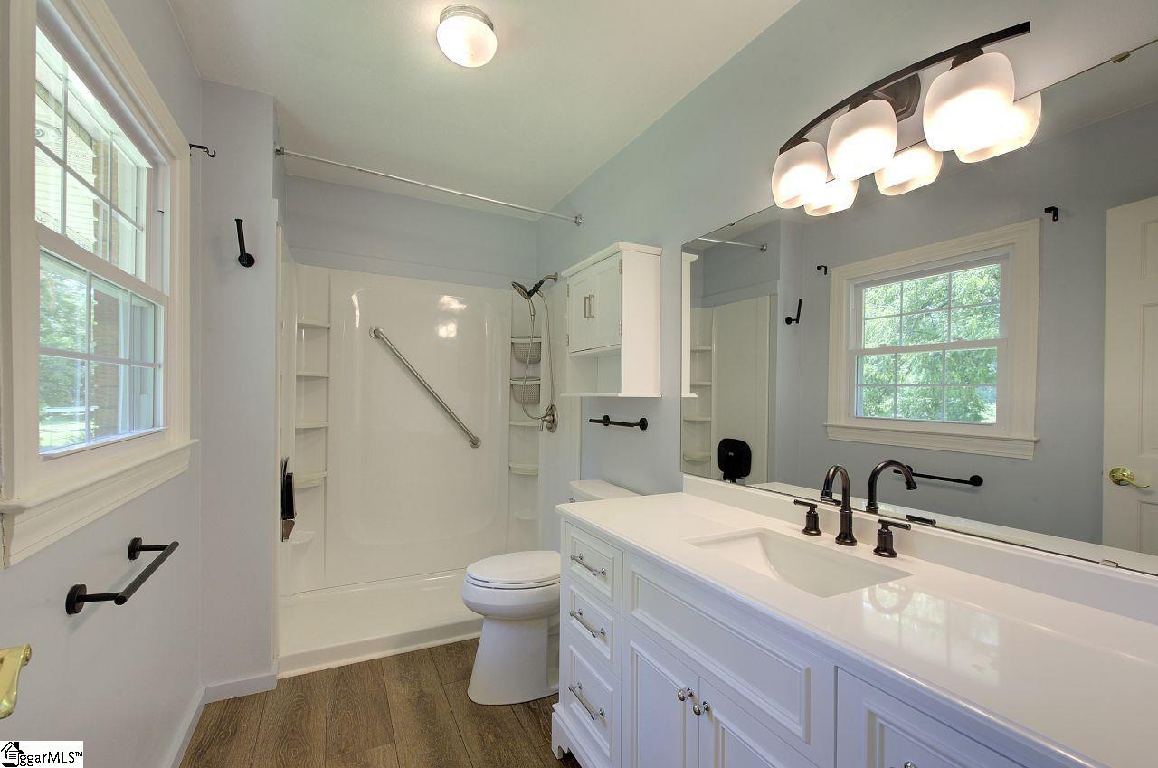 202 Ridgecrest Court Simpsonville, SC 29680