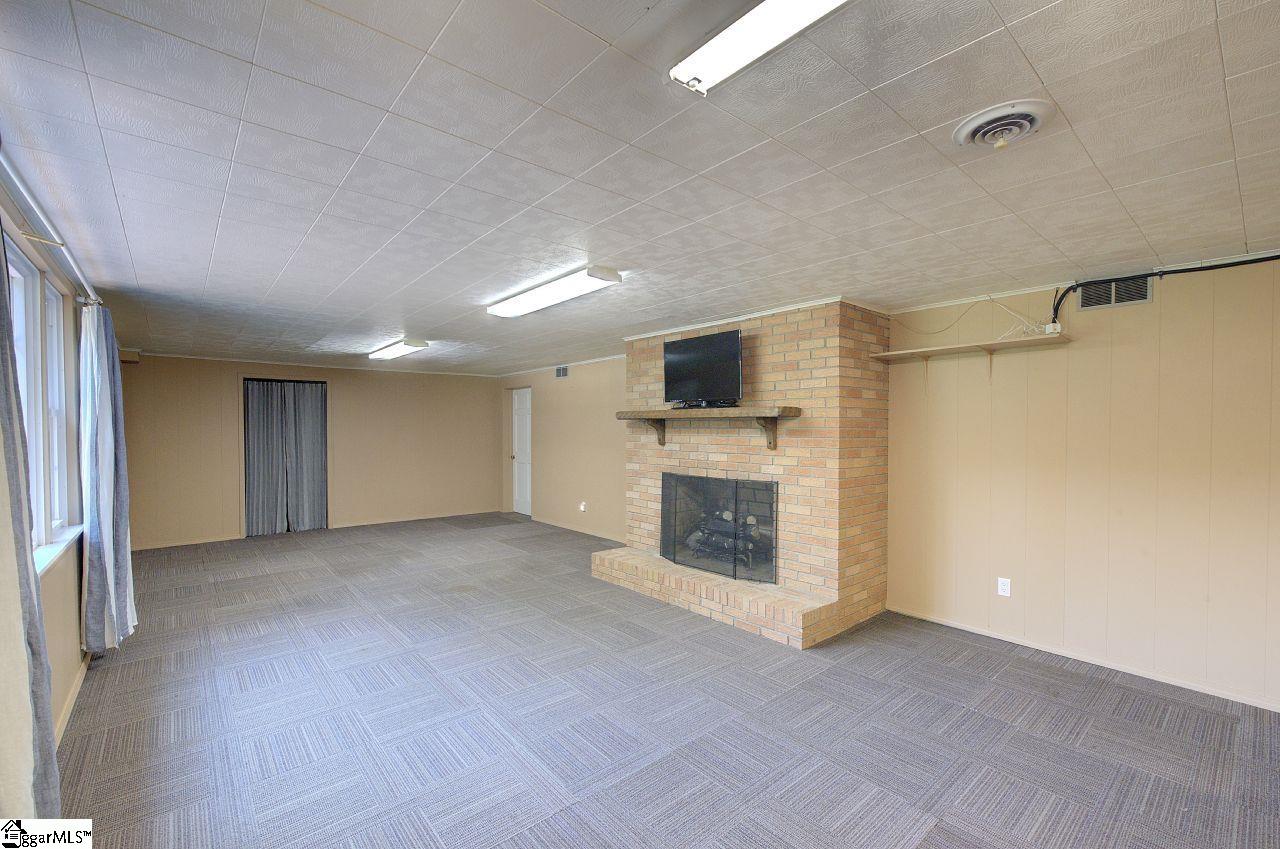202 Ridgecrest Court Simpsonville, SC 29680