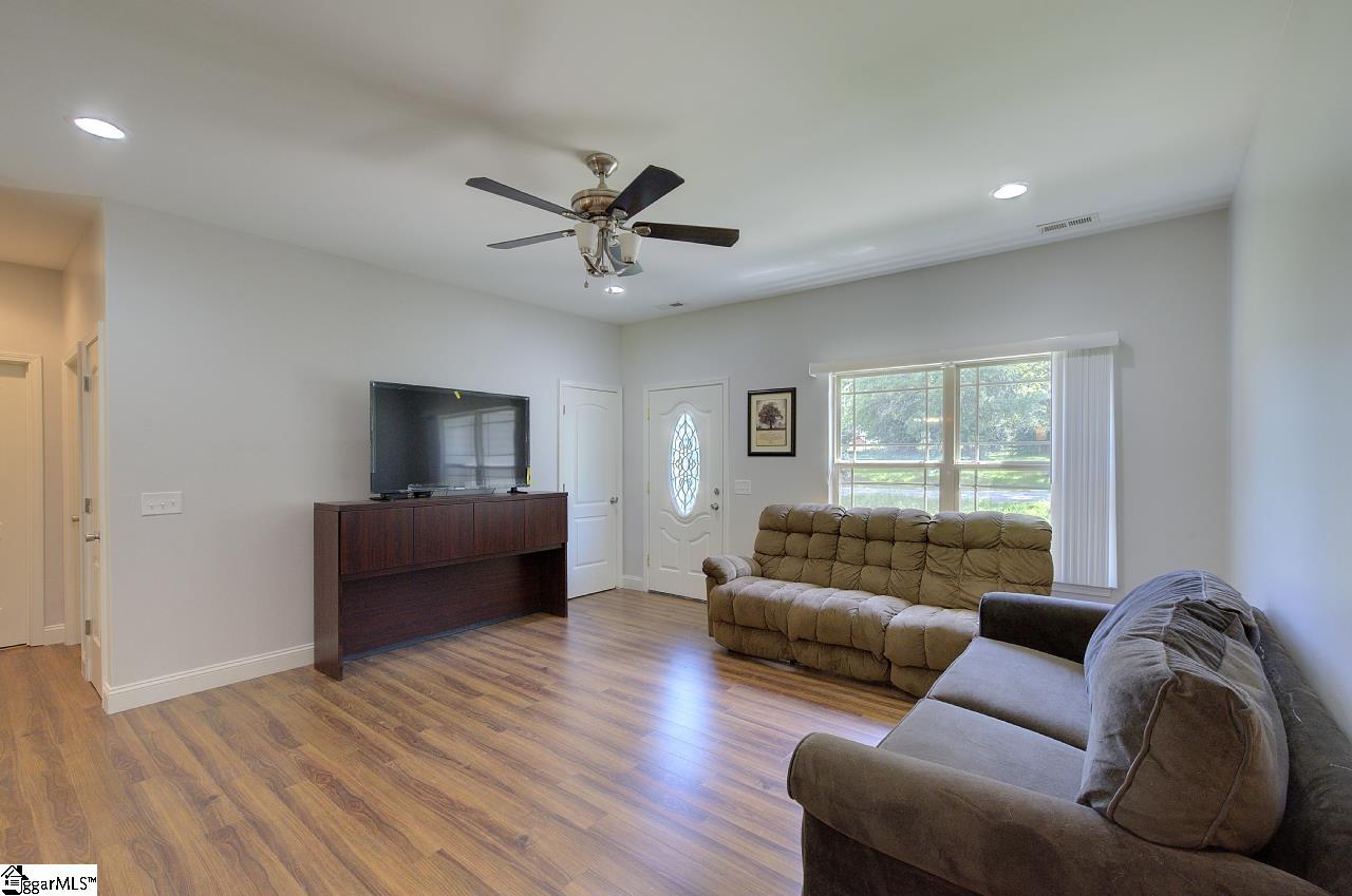 274 Millwood Lane Wellford, SC 29385