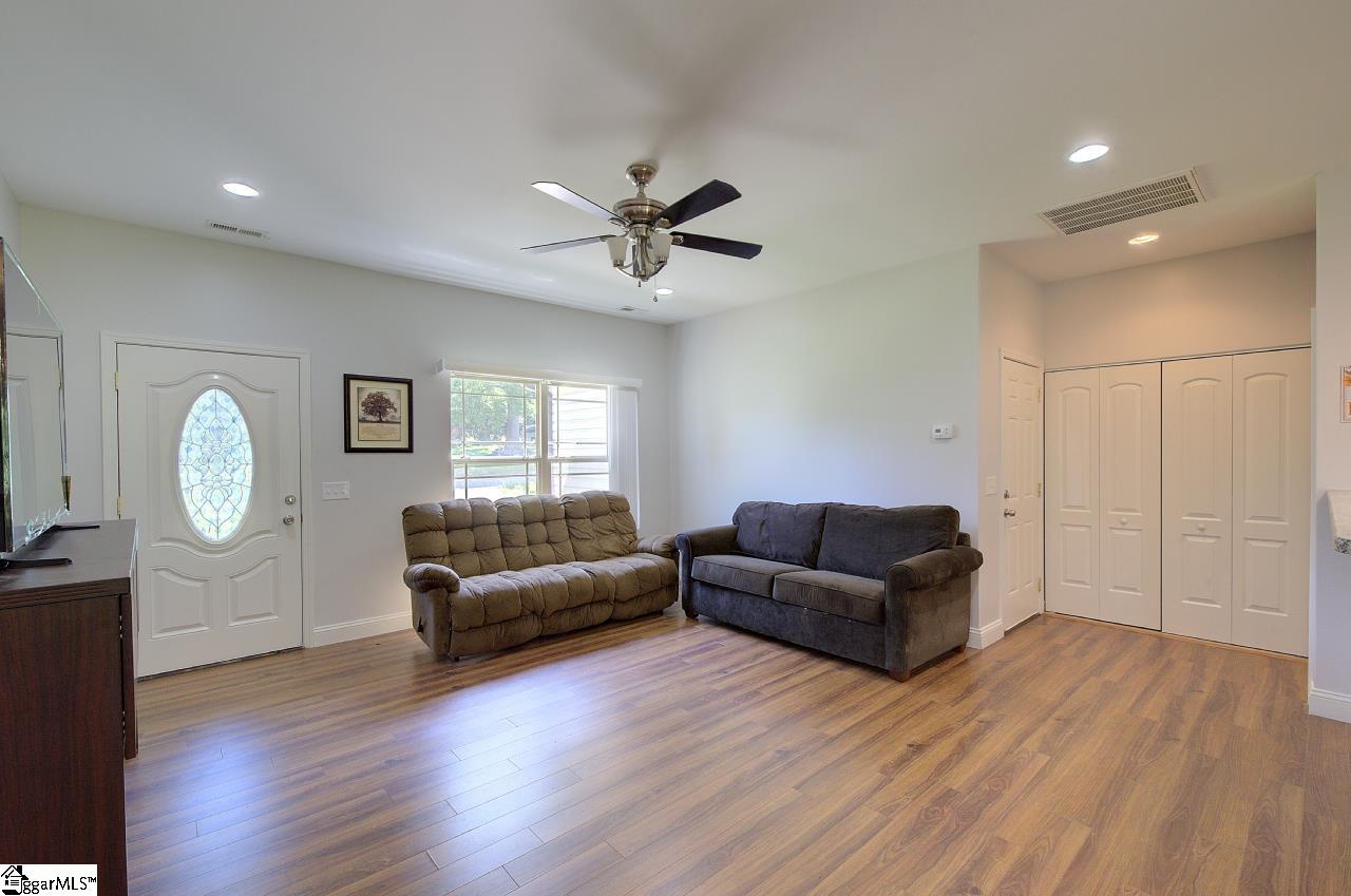 274 Millwood Lane Wellford, SC 29385
