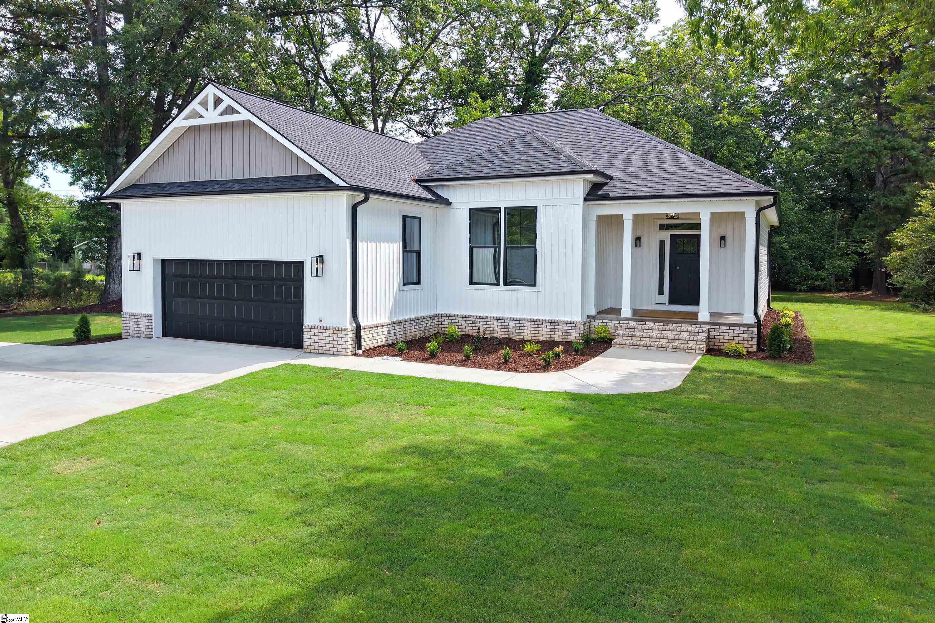 Photo 2 of Single family home for sale at 206 Hamilton St, Williamston, SC 29697 | MLS# 1597087 | Listing updated on 2026-09-18