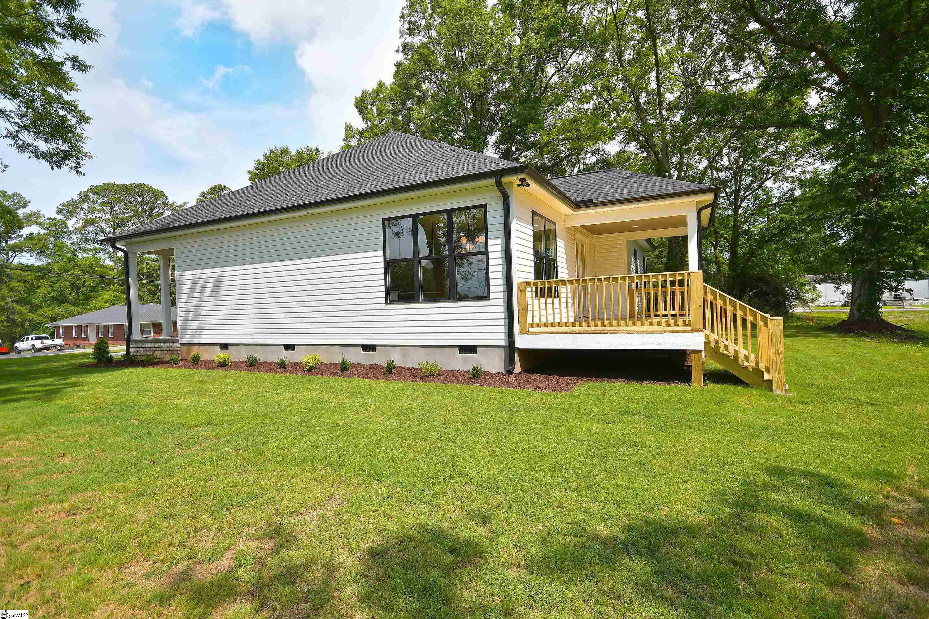 206 Hamilton Street Williamston, SC 29697-1540