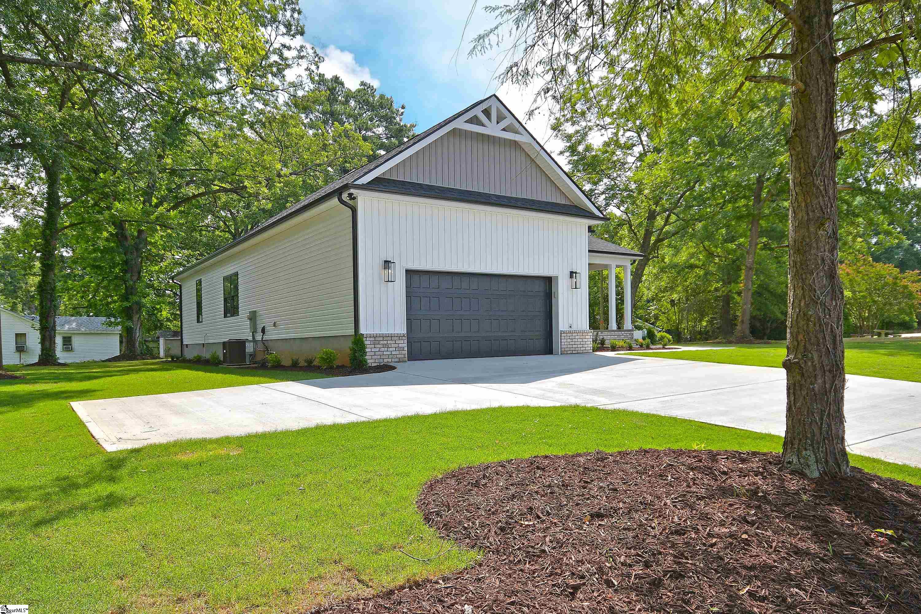 206 Hamilton Street Williamston, SC 29697-1540
