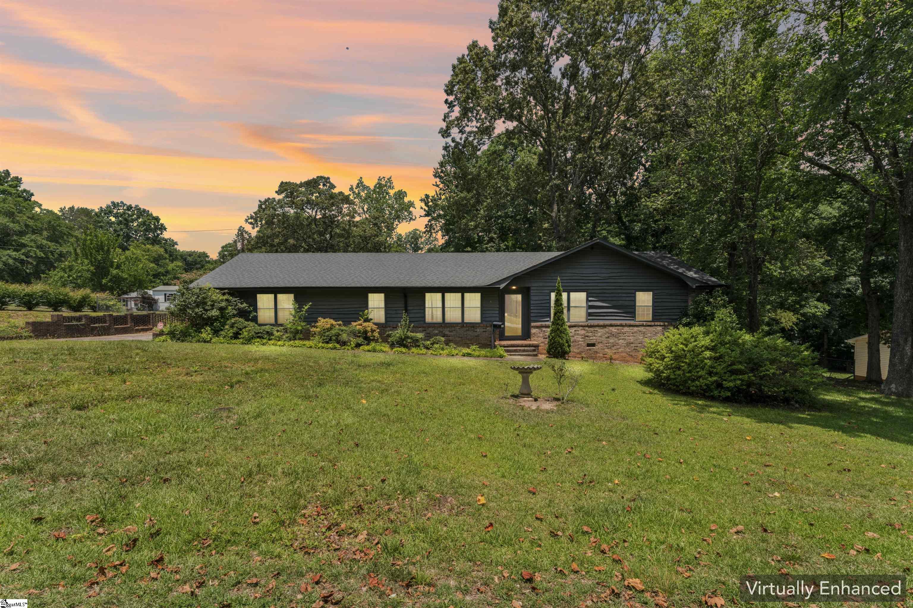15 Weehawken Circle Taylors, SC 29687