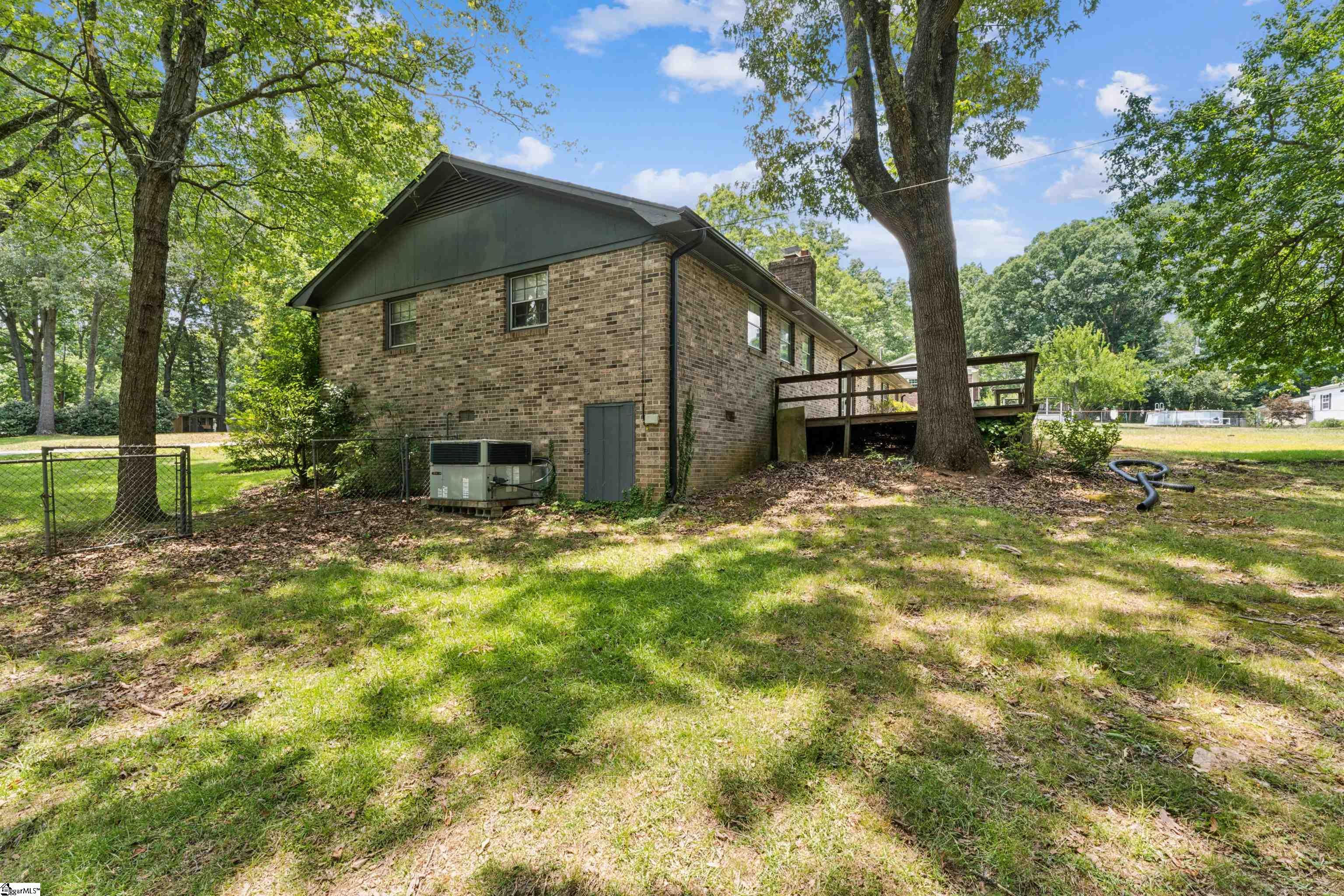 15 Weehawken Circle Taylors, SC 29687