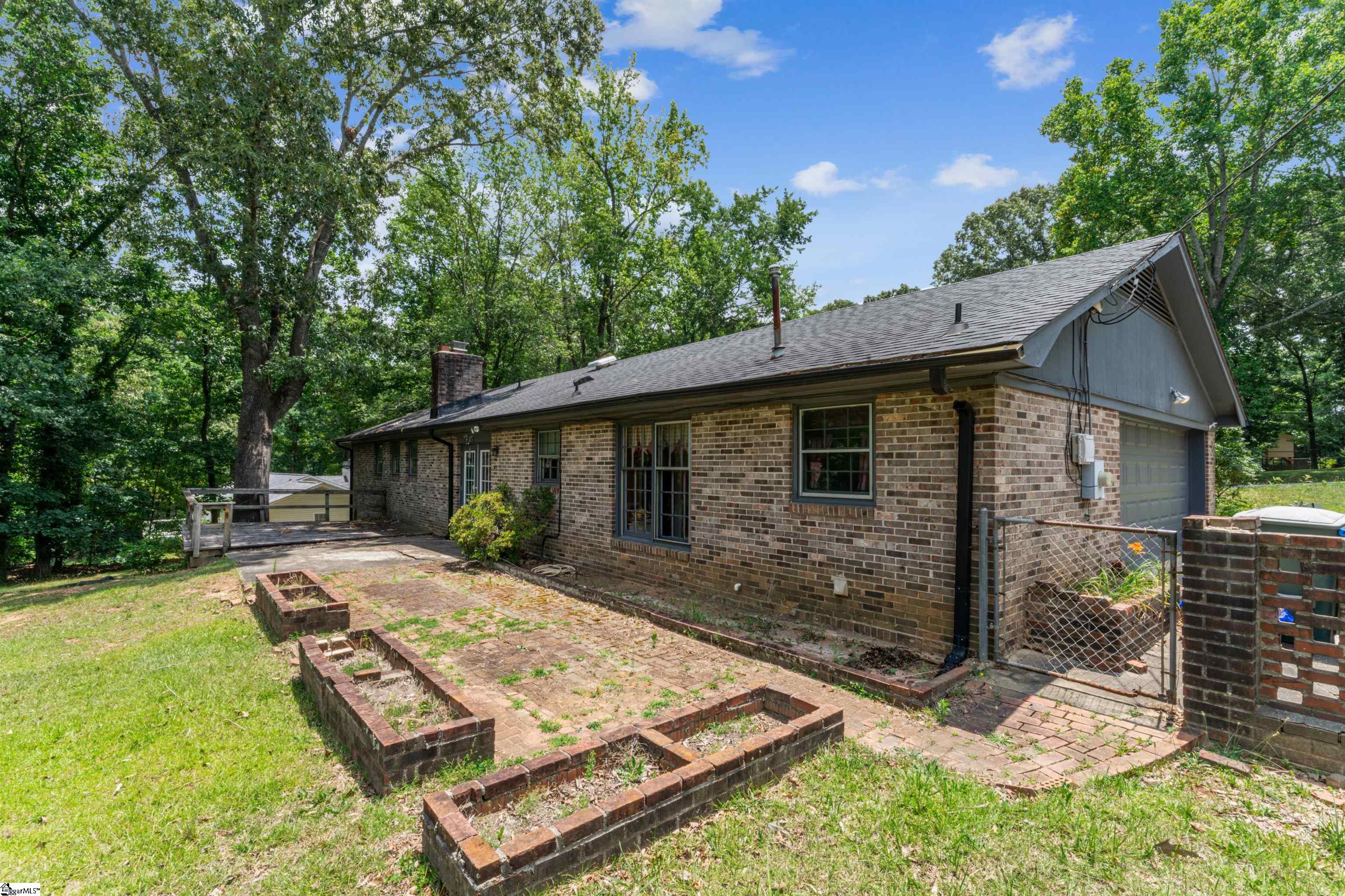15 Weehawken Circle Taylors, SC 29687