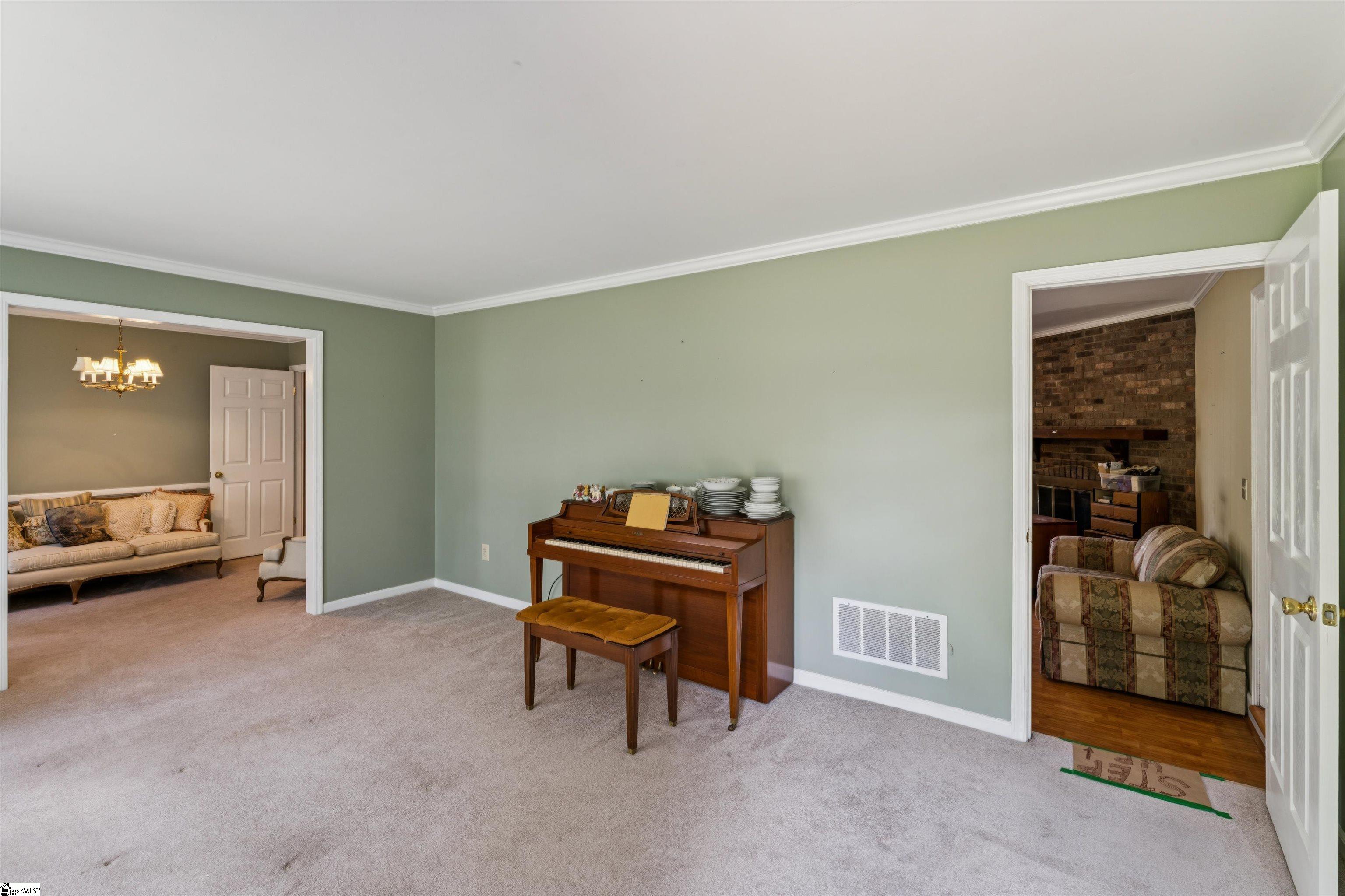 15 Weehawken Circle Taylors, SC 29687