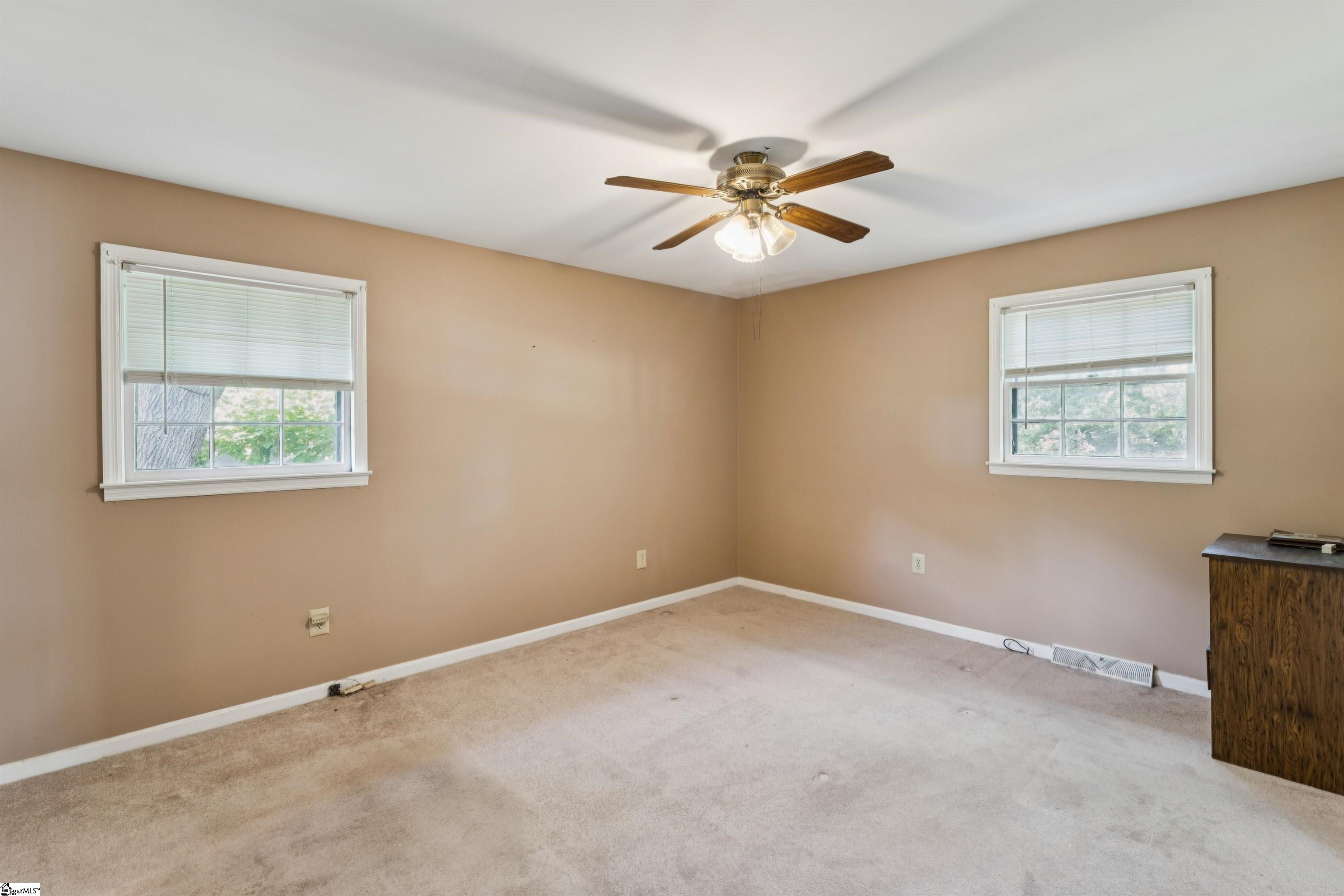 15 Weehawken Circle Taylors, SC 29687