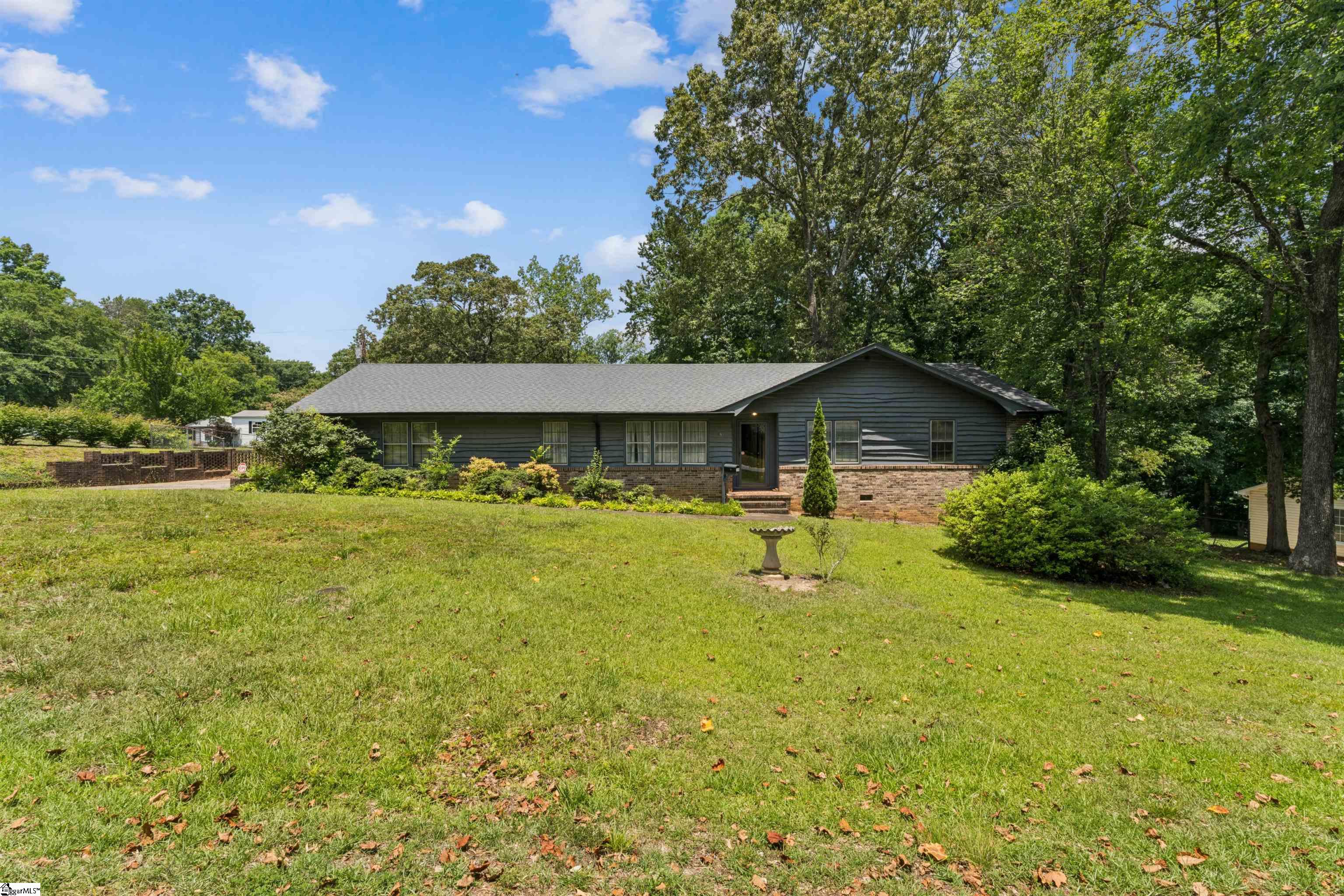 15 Weehawken Circle Taylors, SC 29687