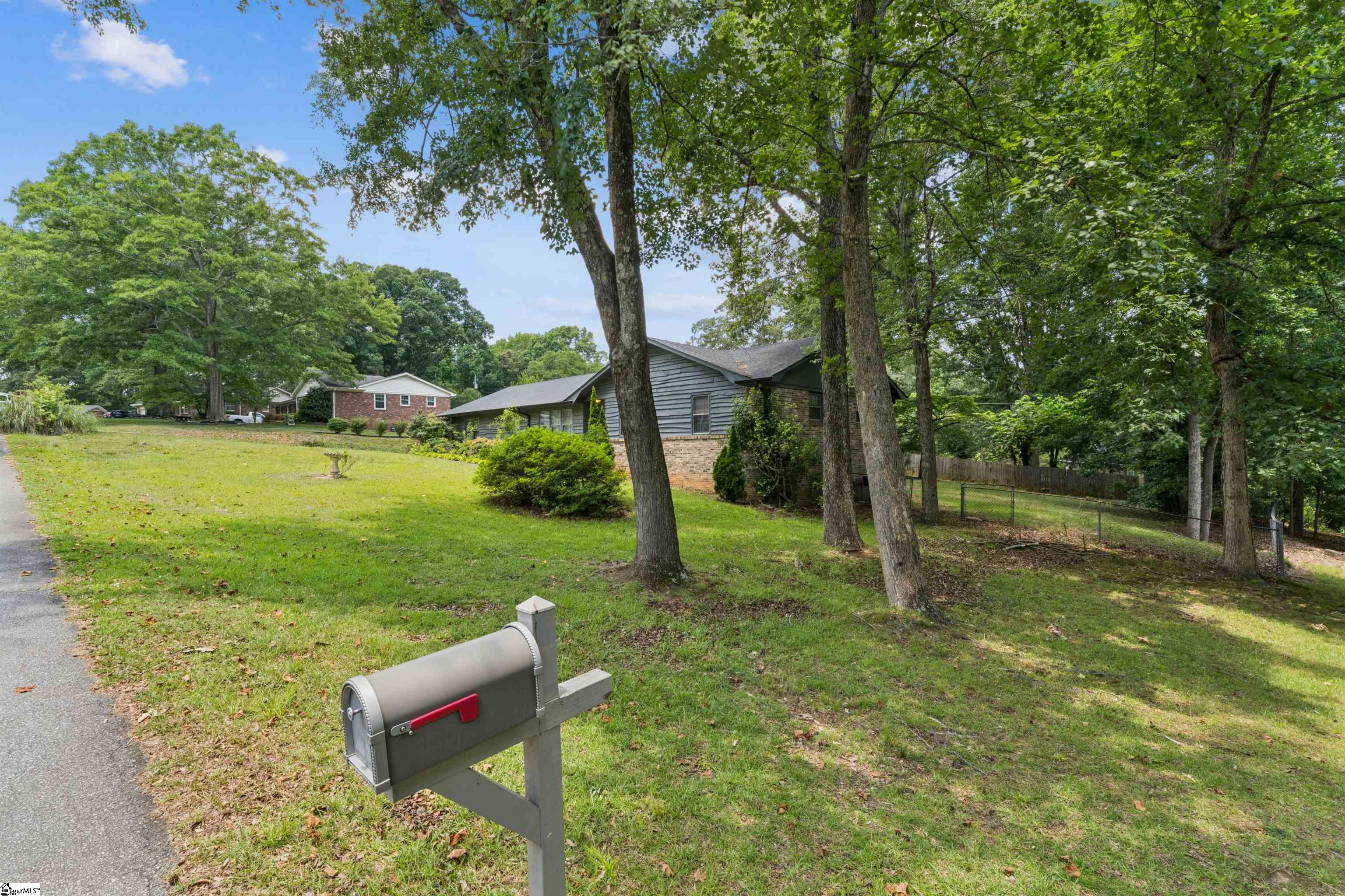 15 Weehawken Circle Taylors, SC 29687