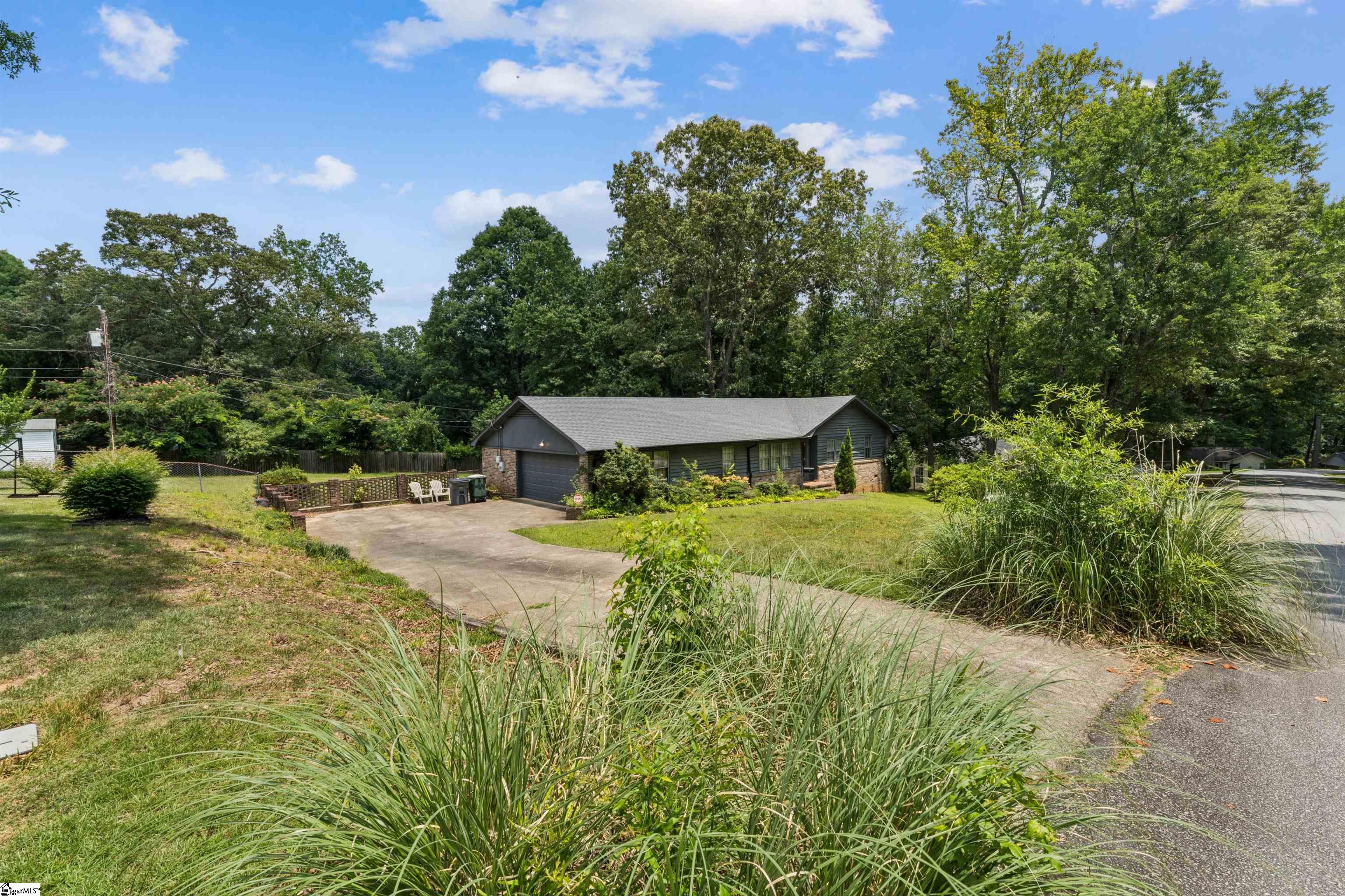 15 Weehawken Circle Taylors, SC 29687