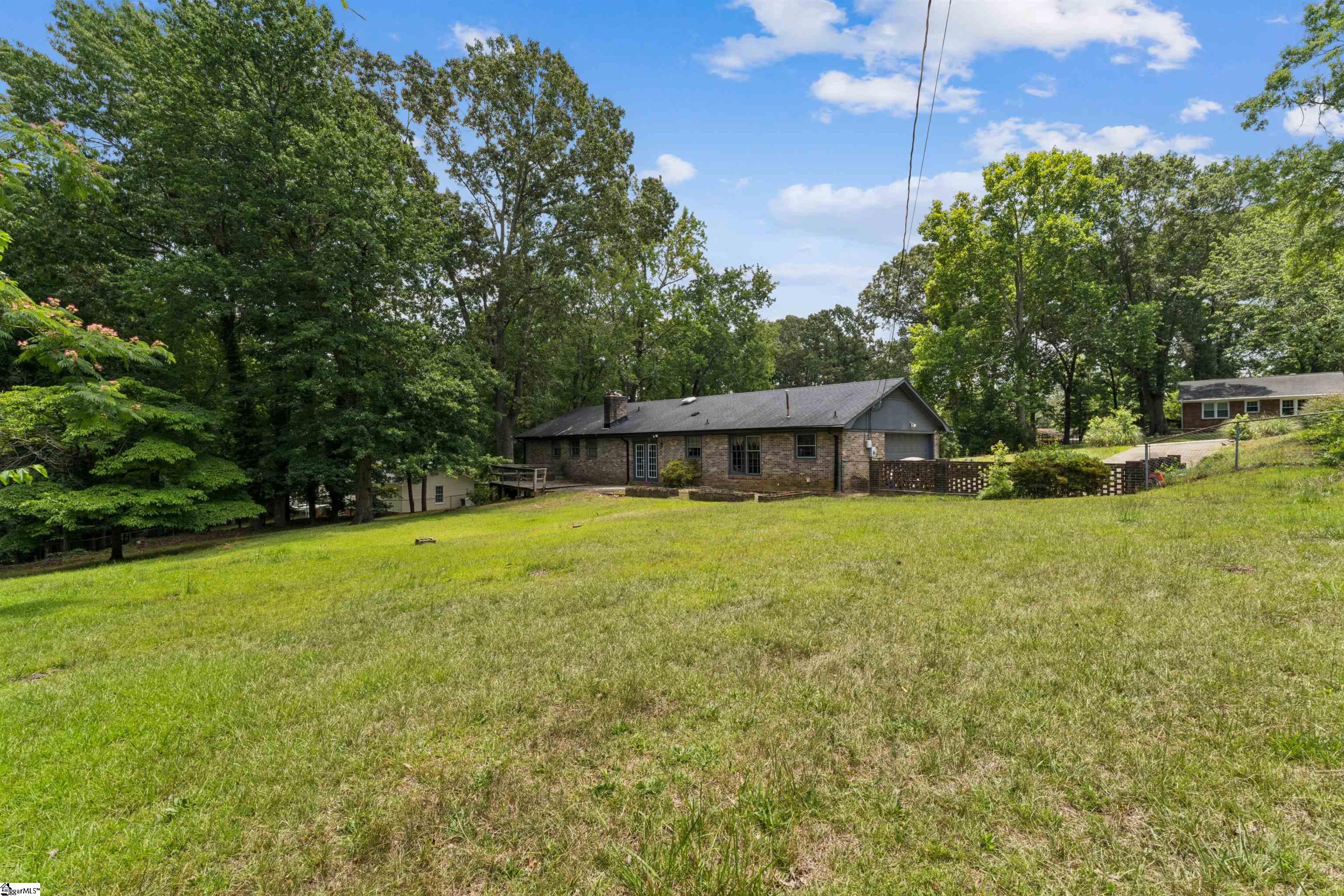 15 Weehawken Circle Taylors, SC 29687