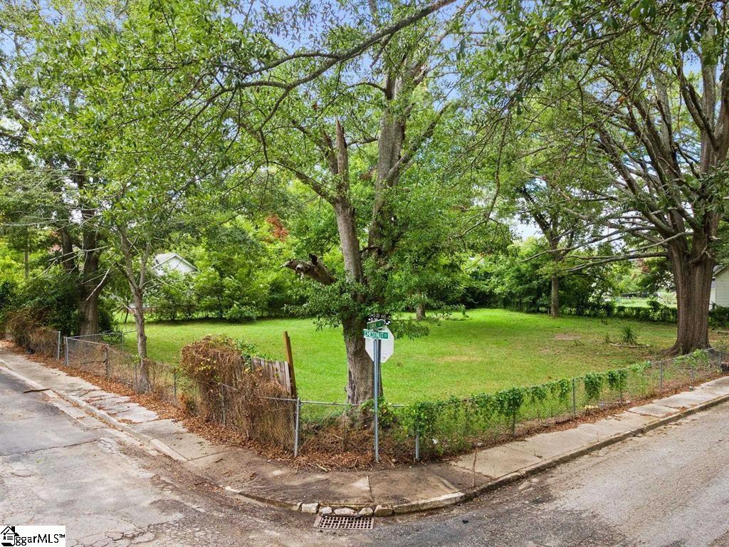 235 Oak Street Clinton, SC 29325