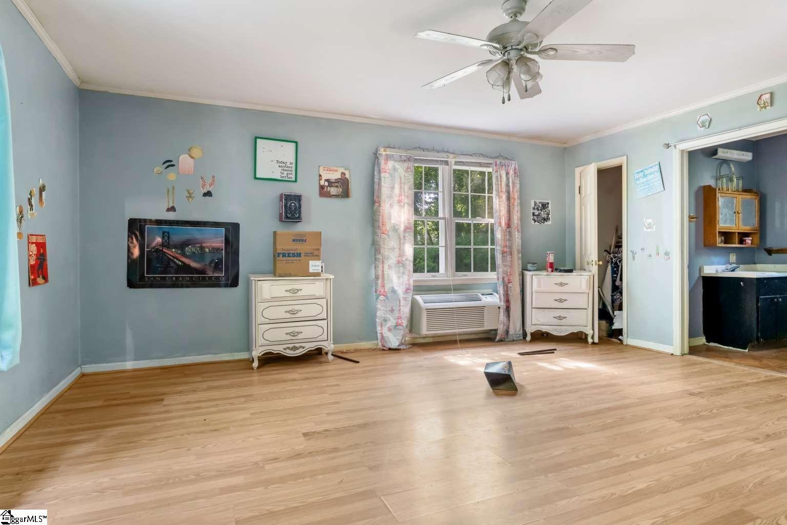 204 W Farley Avenue Laurens, SC 29360