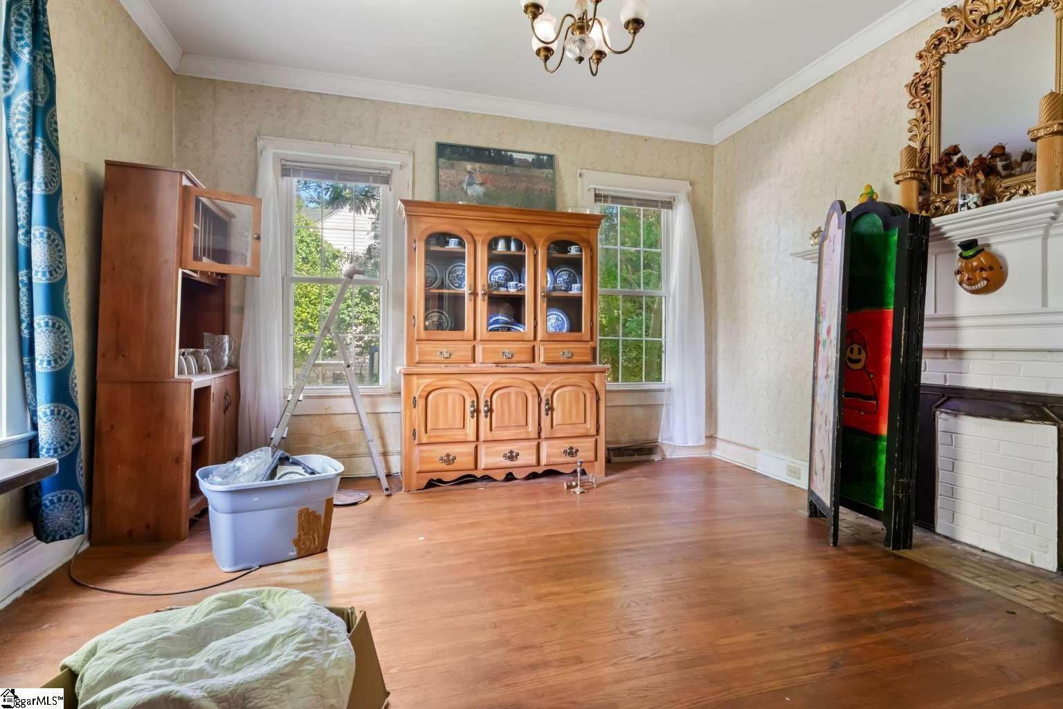204 W Farley Avenue Laurens, SC 29360