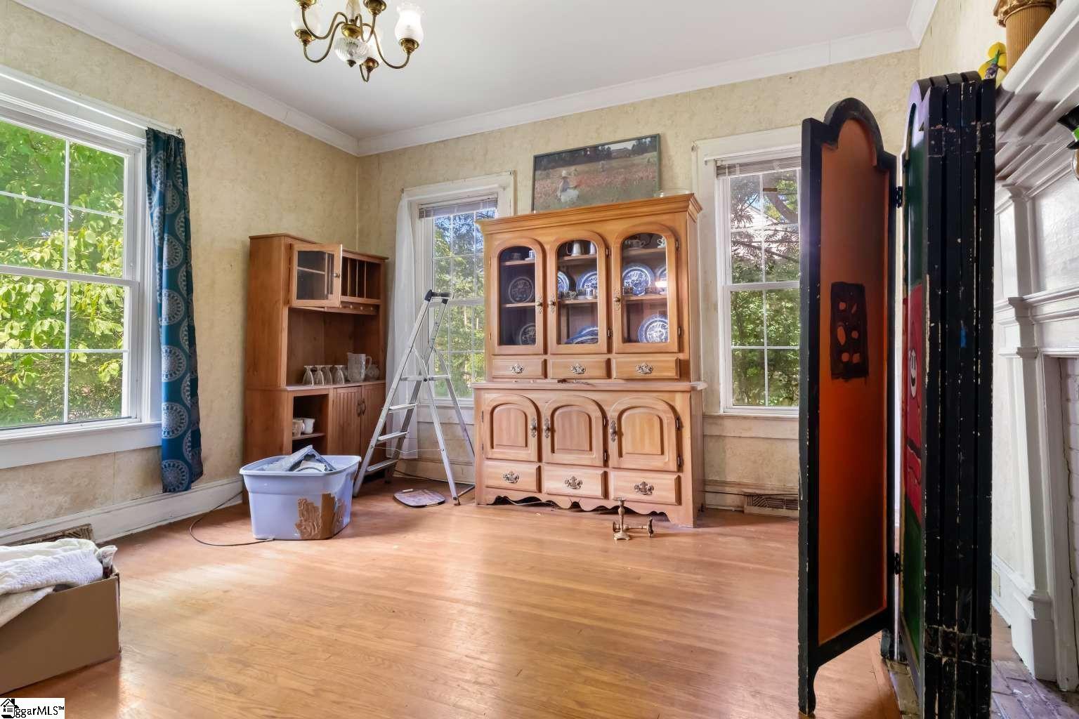 204 W Farley Avenue Laurens, SC 29360