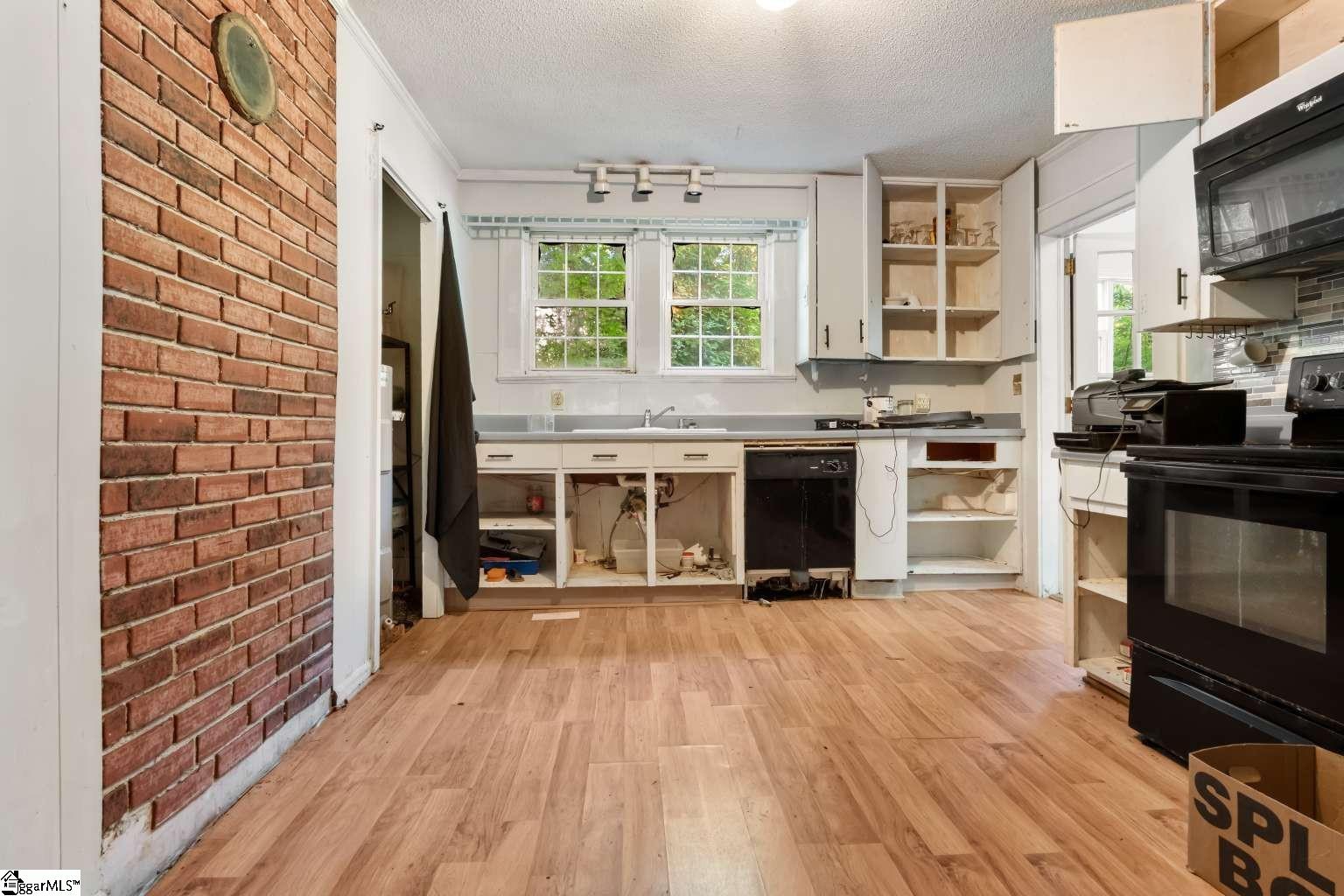 204 W Farley Avenue Laurens, SC 29360